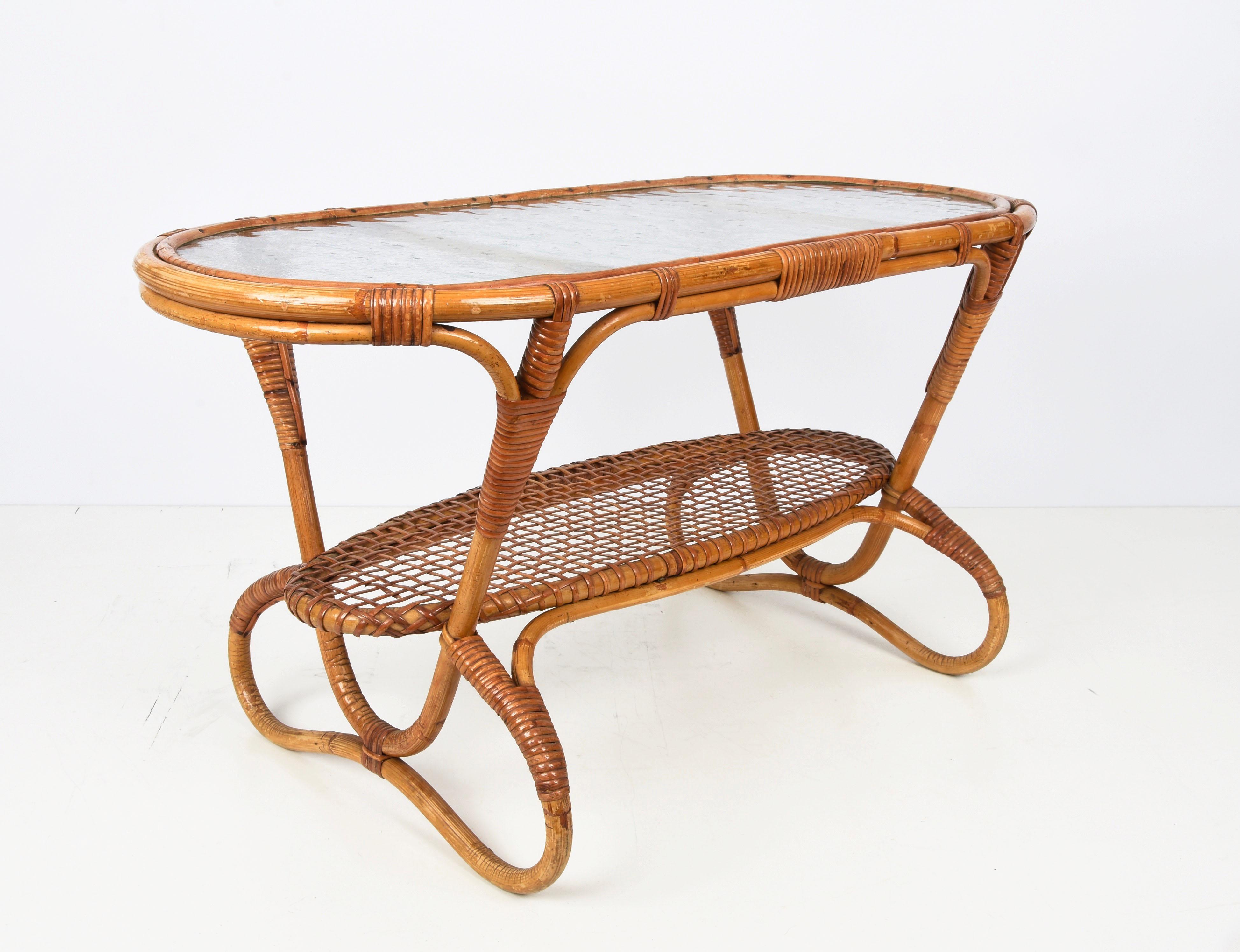 Table basse hollandaise ovale en rotin et bambou avec plateau en verre, années 1950 en vente 6