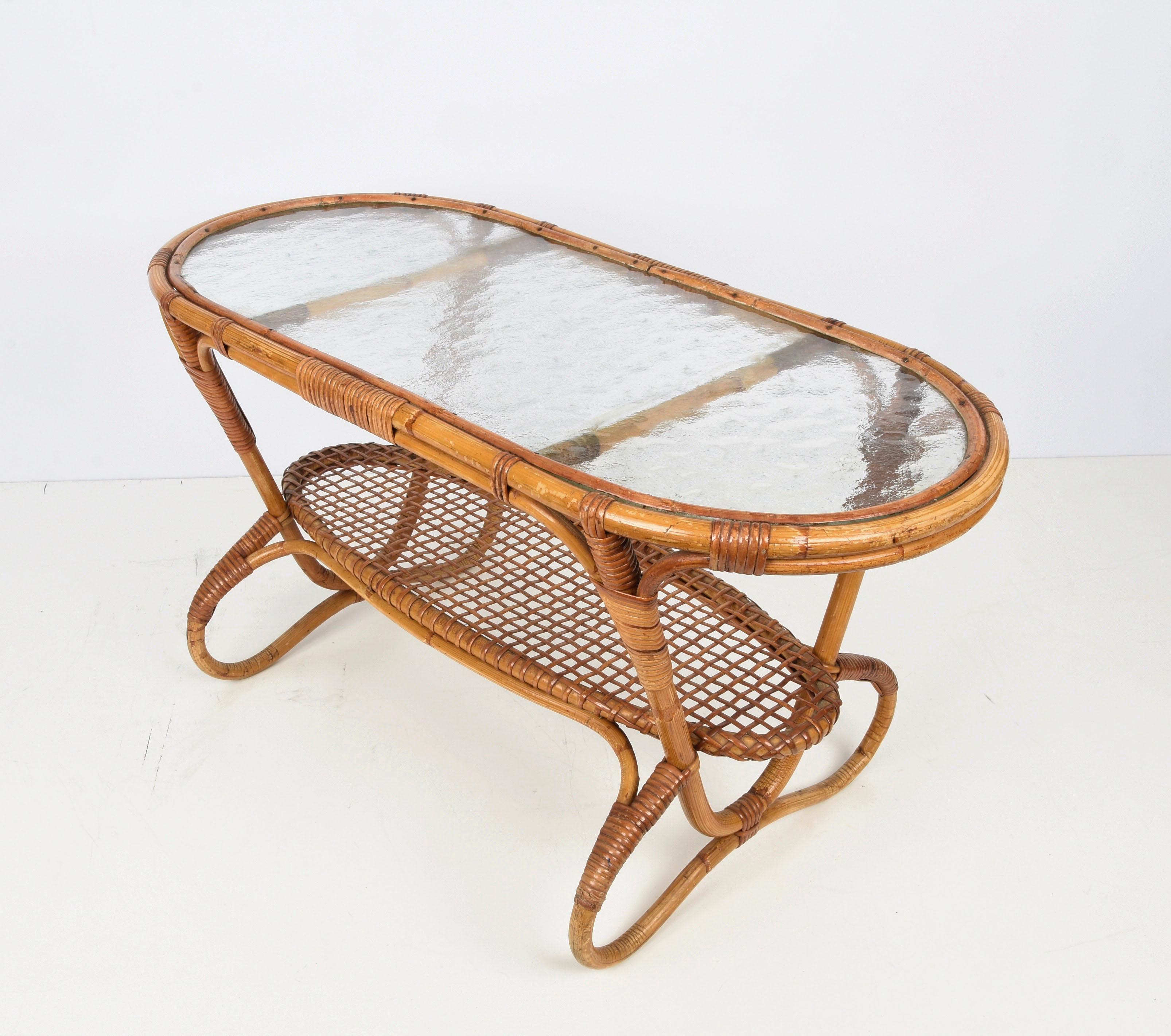 Table basse hollandaise ovale en rotin et bambou avec plateau en verre, années 1950 en vente 7