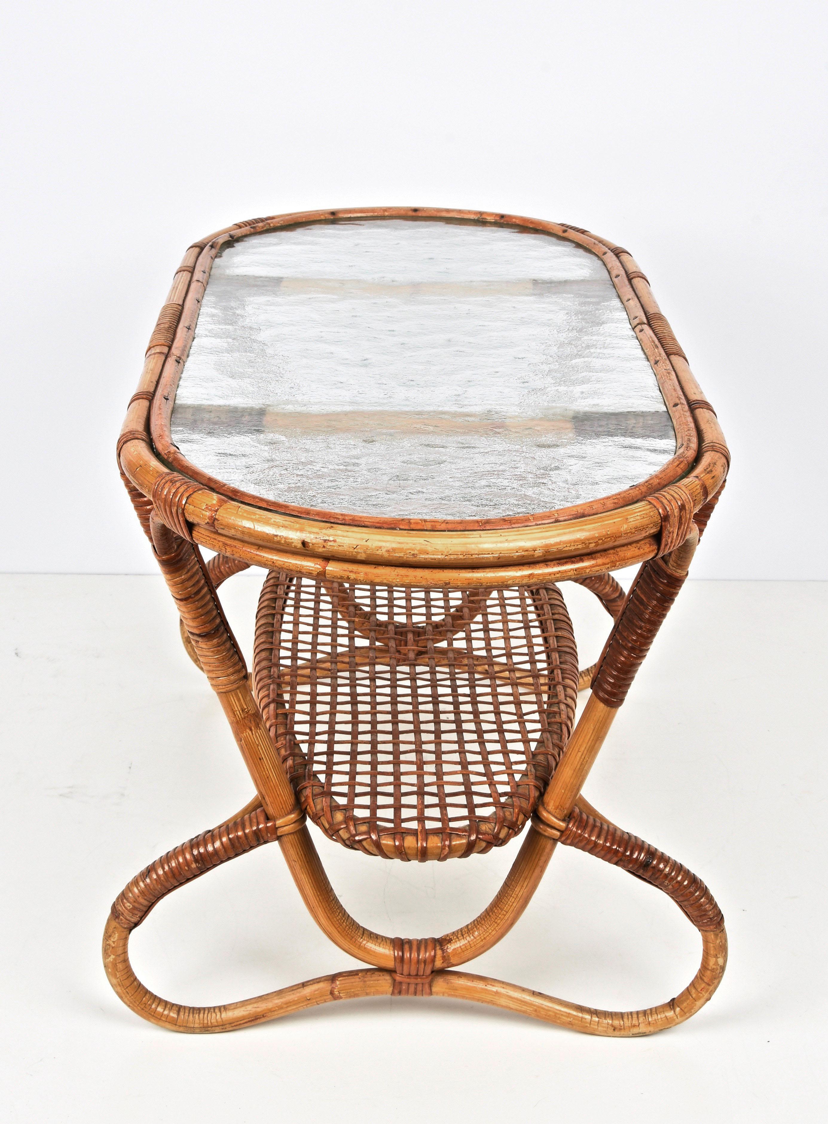 Verre Table basse hollandaise ovale en rotin et bambou avec plateau en verre, années 1950 en vente