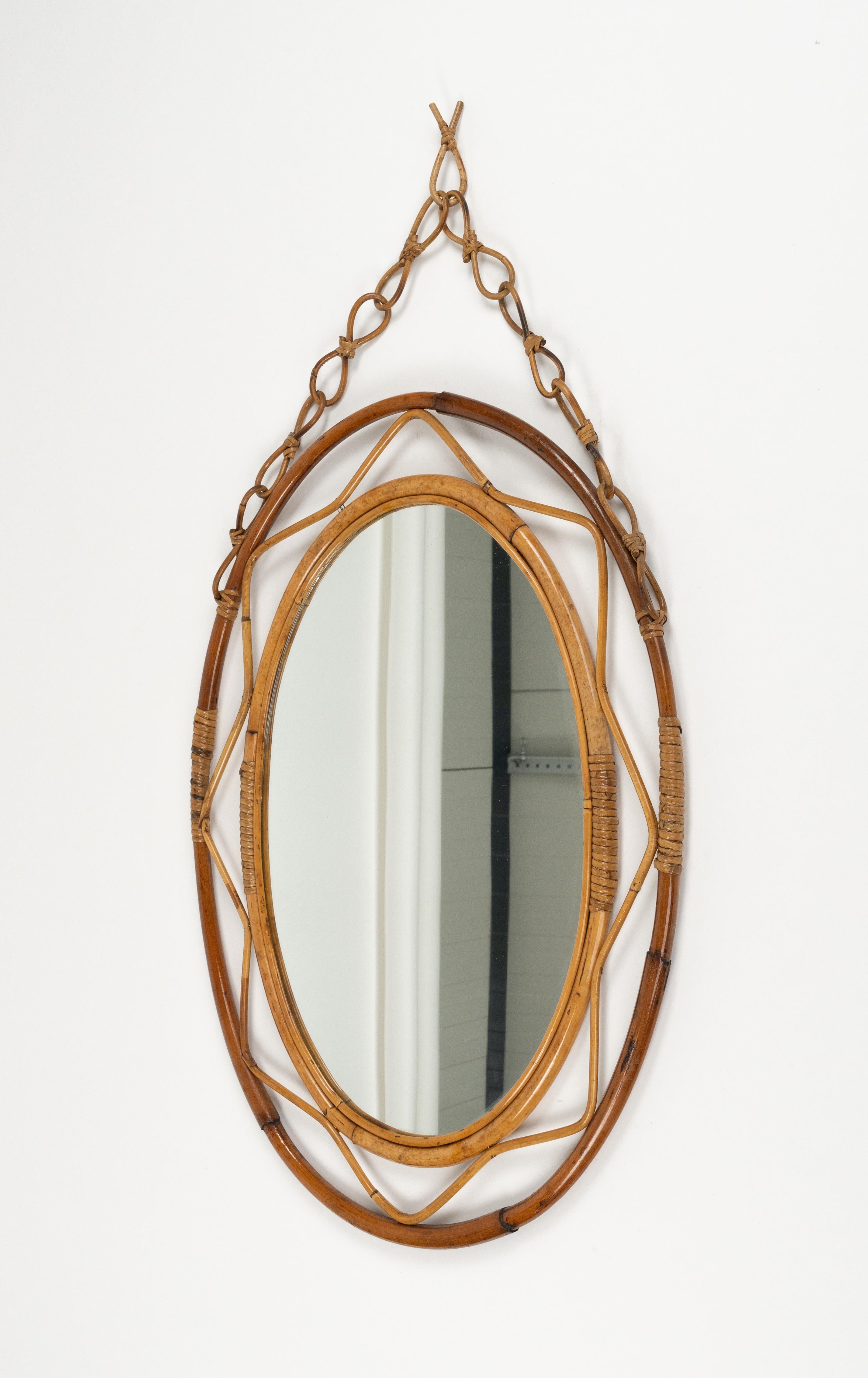 Miroir mural ovale du milieu du siècle dernier en rotin et bambou avec chaîne, Italie, années 1960 en vente 3