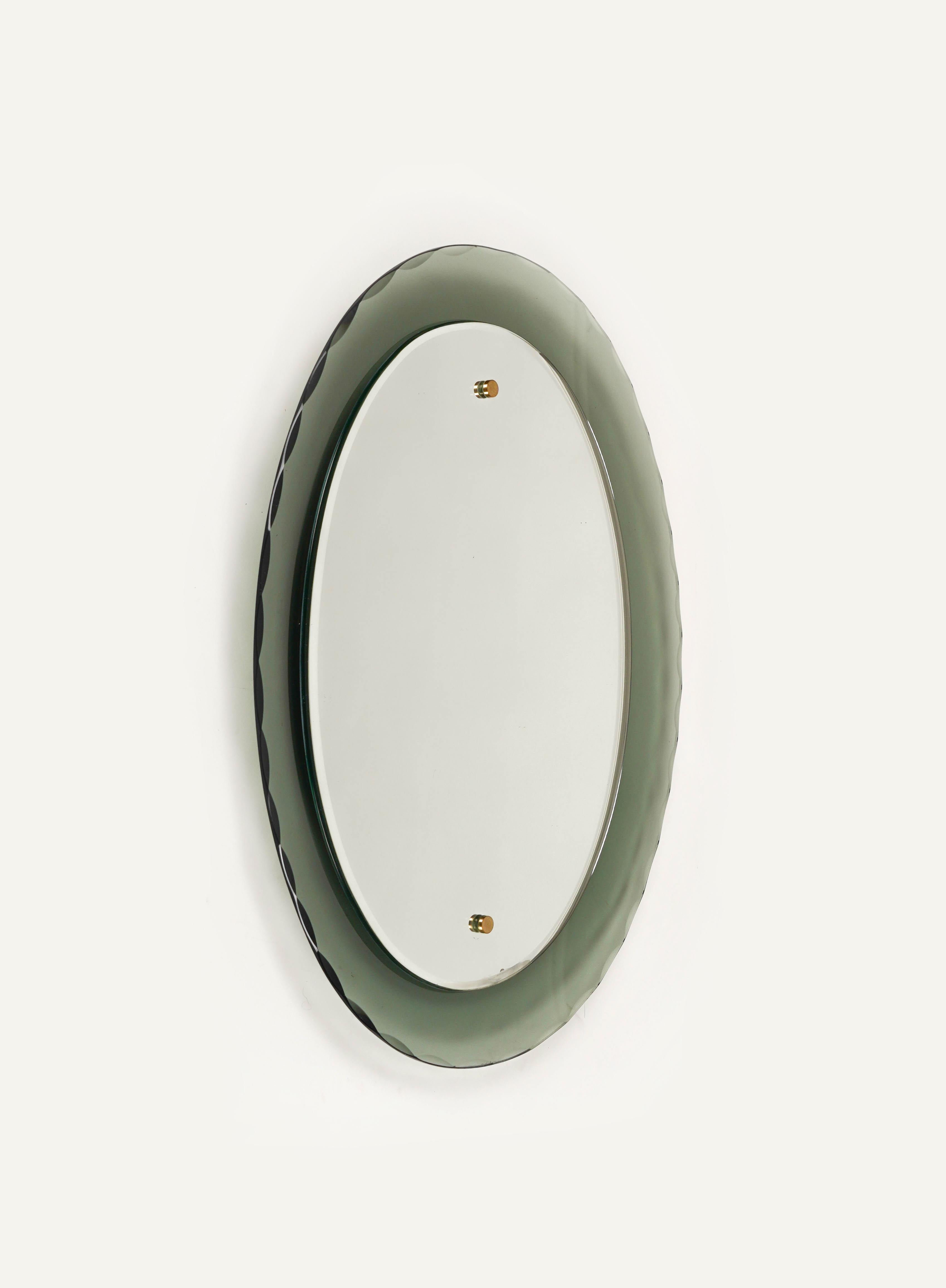Midcentury Oval Wall Mirror whit Smoked Glass Frame by Cristal Arte, Italy 1960s In Good Condition For Sale In Rome, IT