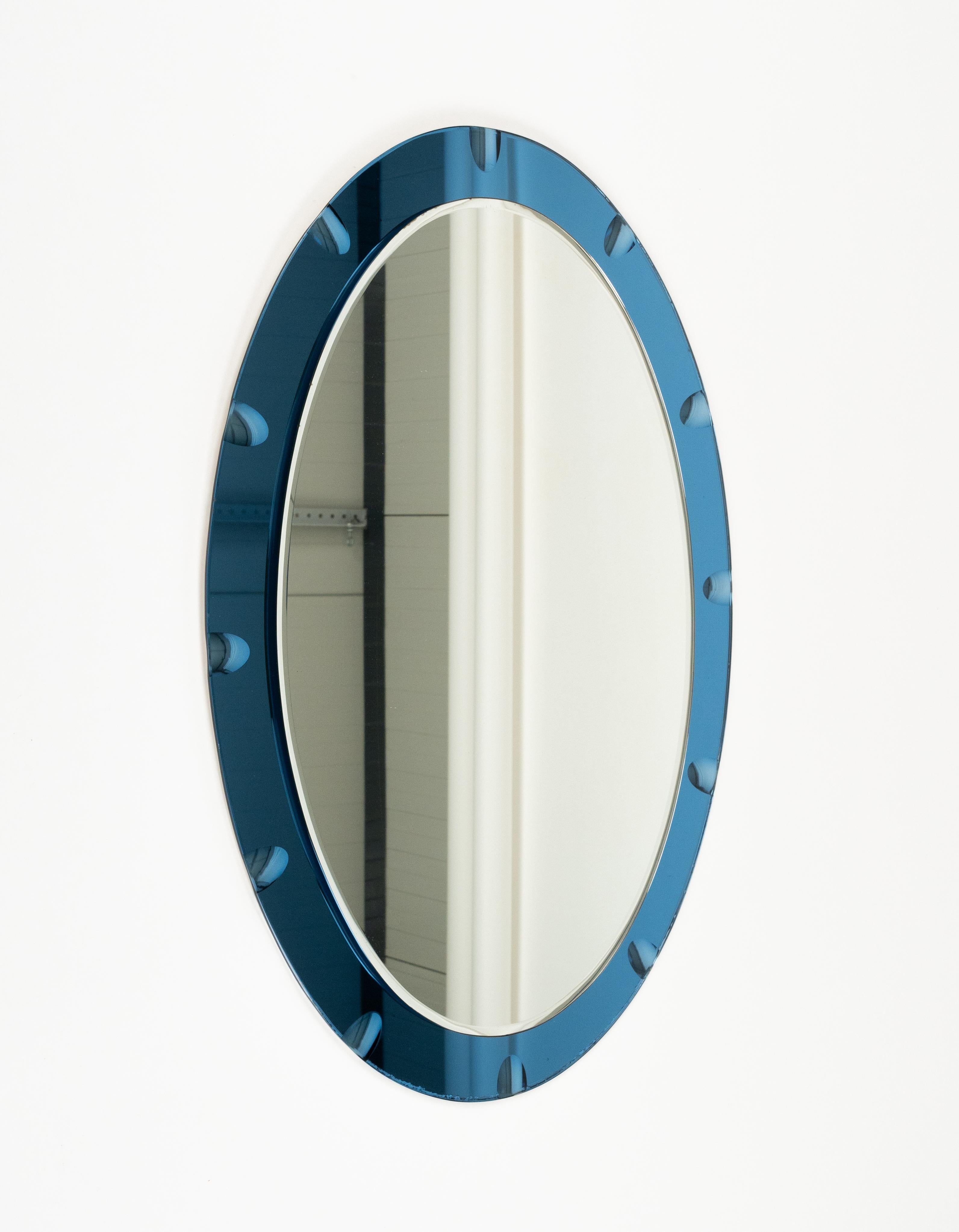 Midcentury Oval Wall Mirror with Blue Border Cristal Arte Style, Italy 1970s In Good Condition For Sale In Rome, IT