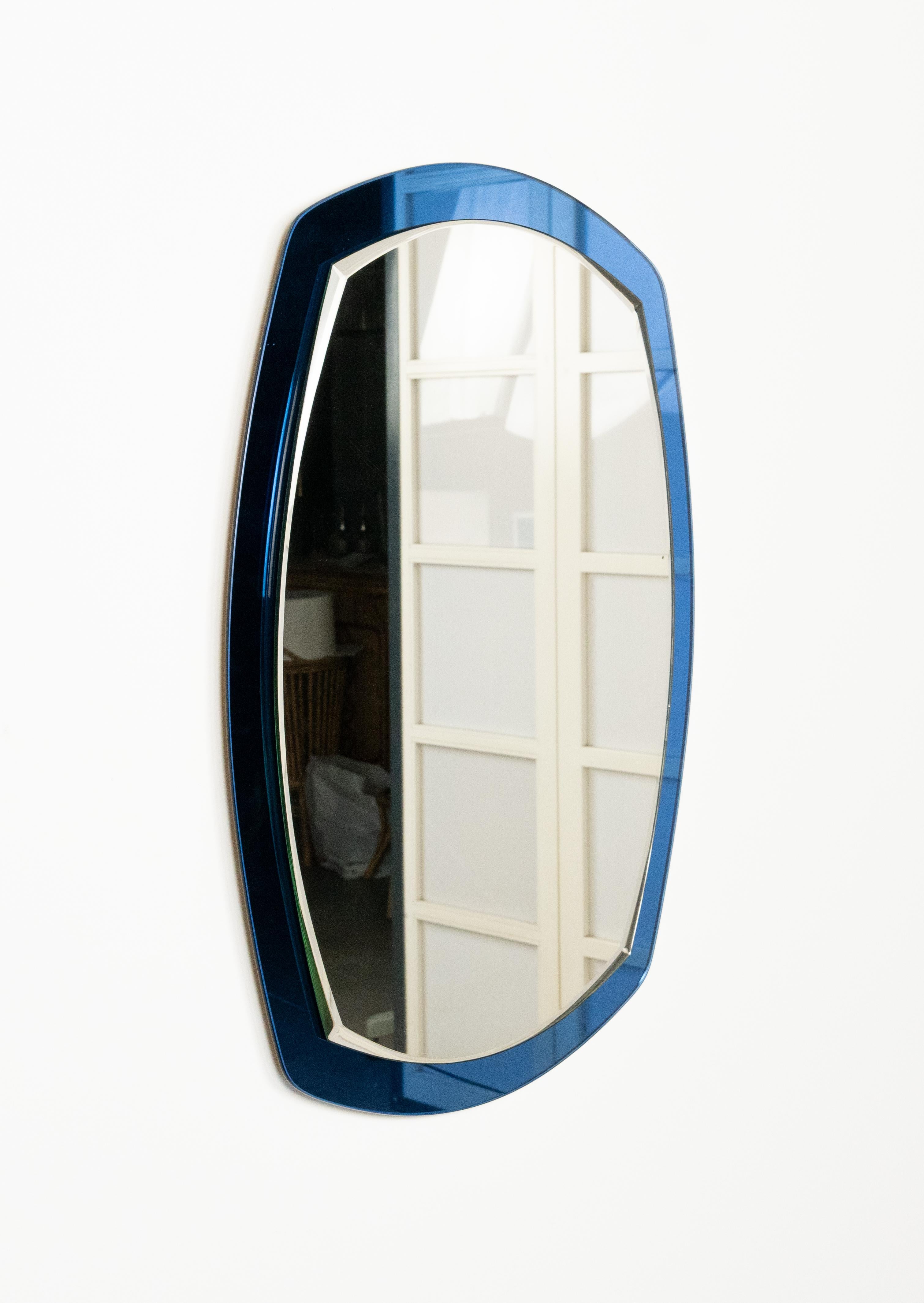 Miroir mural ovale du milieu du siècle avec cadre bleu par Lupi Cristal Luxor, Italie, années 1960 en vente 4