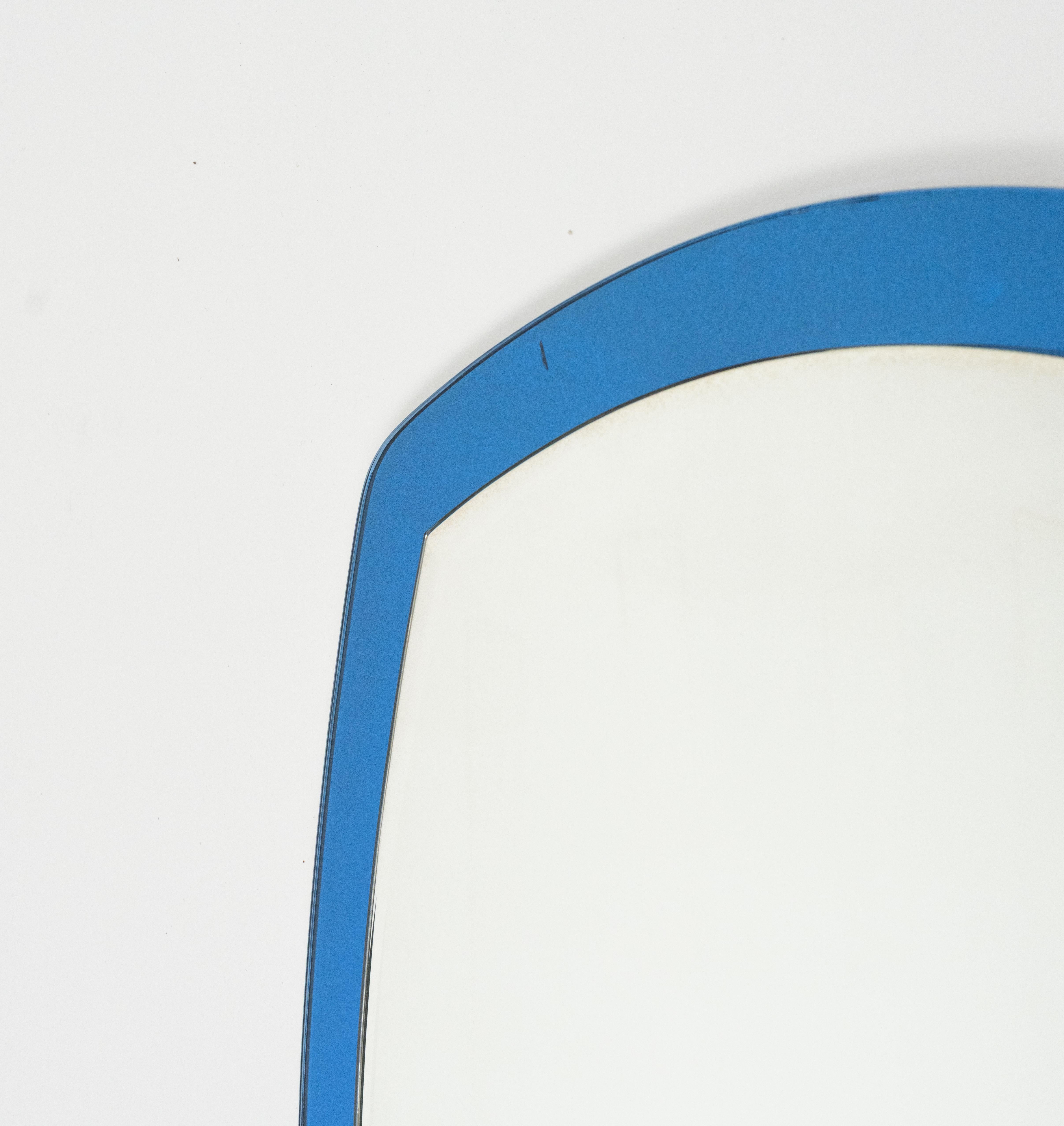 Milieu du XXe siècle Miroir mural ovale du milieu du siècle avec cadre bleu par Lupi Cristal Luxor, Italie, années 1960 en vente