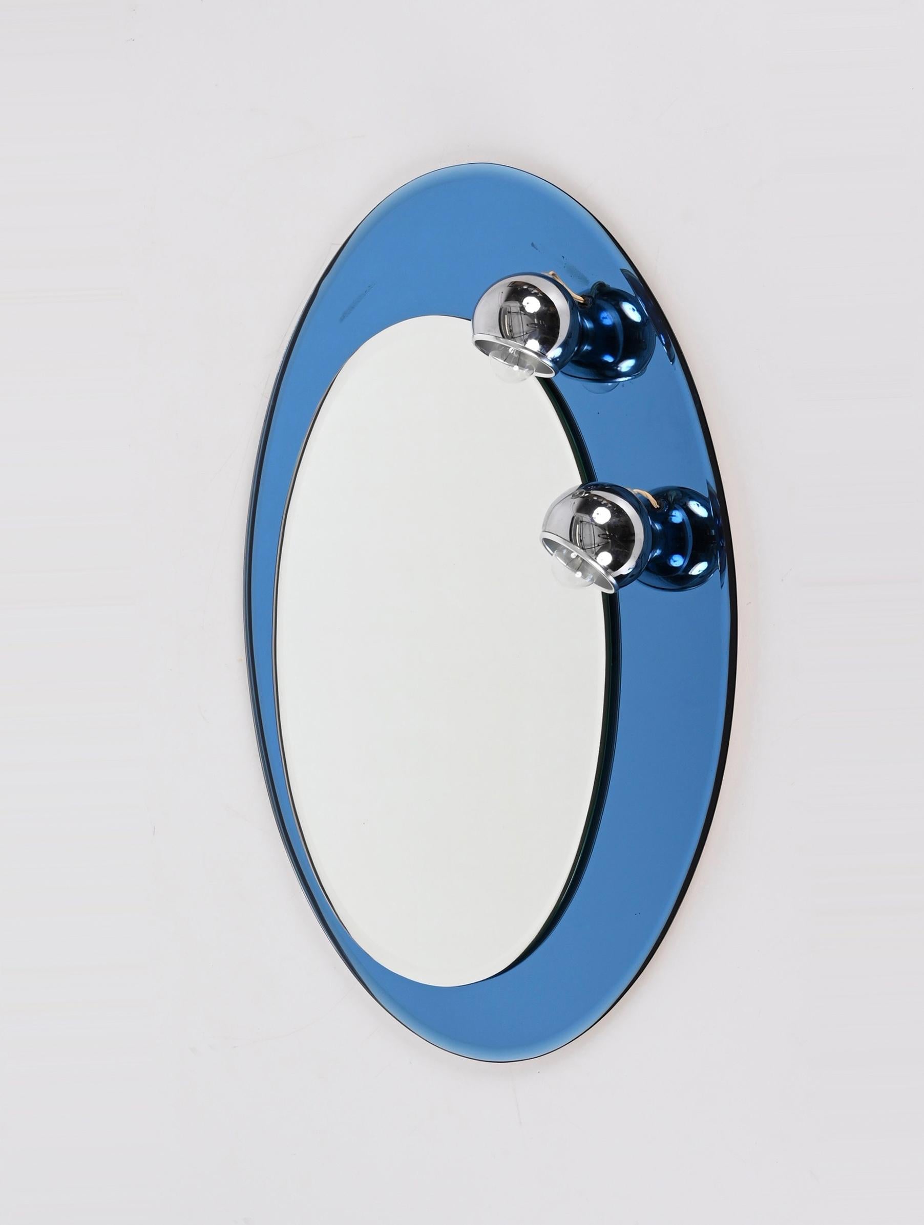 Gorgeous midcentury and very rare oval mirror with a blue frame and magnetic sphere-shaped lights. This fantastic item was produced in Italy during the 1960s in the style of Cristal Arte.

This piece is fantastic because of the wonderful