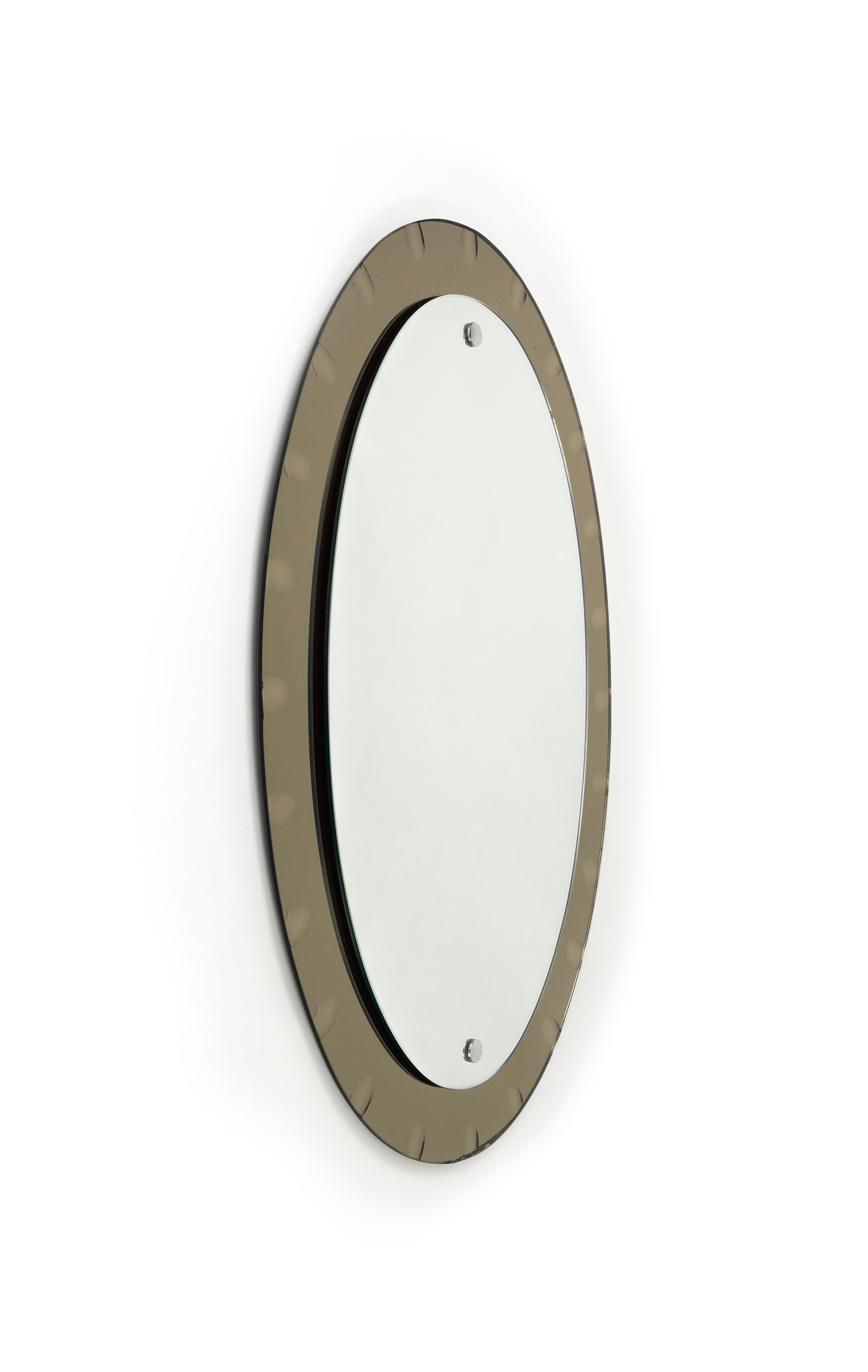 Midcentury Oval Wall Mirror with Bronzed Frame by Cristal Arte, Italy 1960s In Good Condition For Sale In Rome, IT