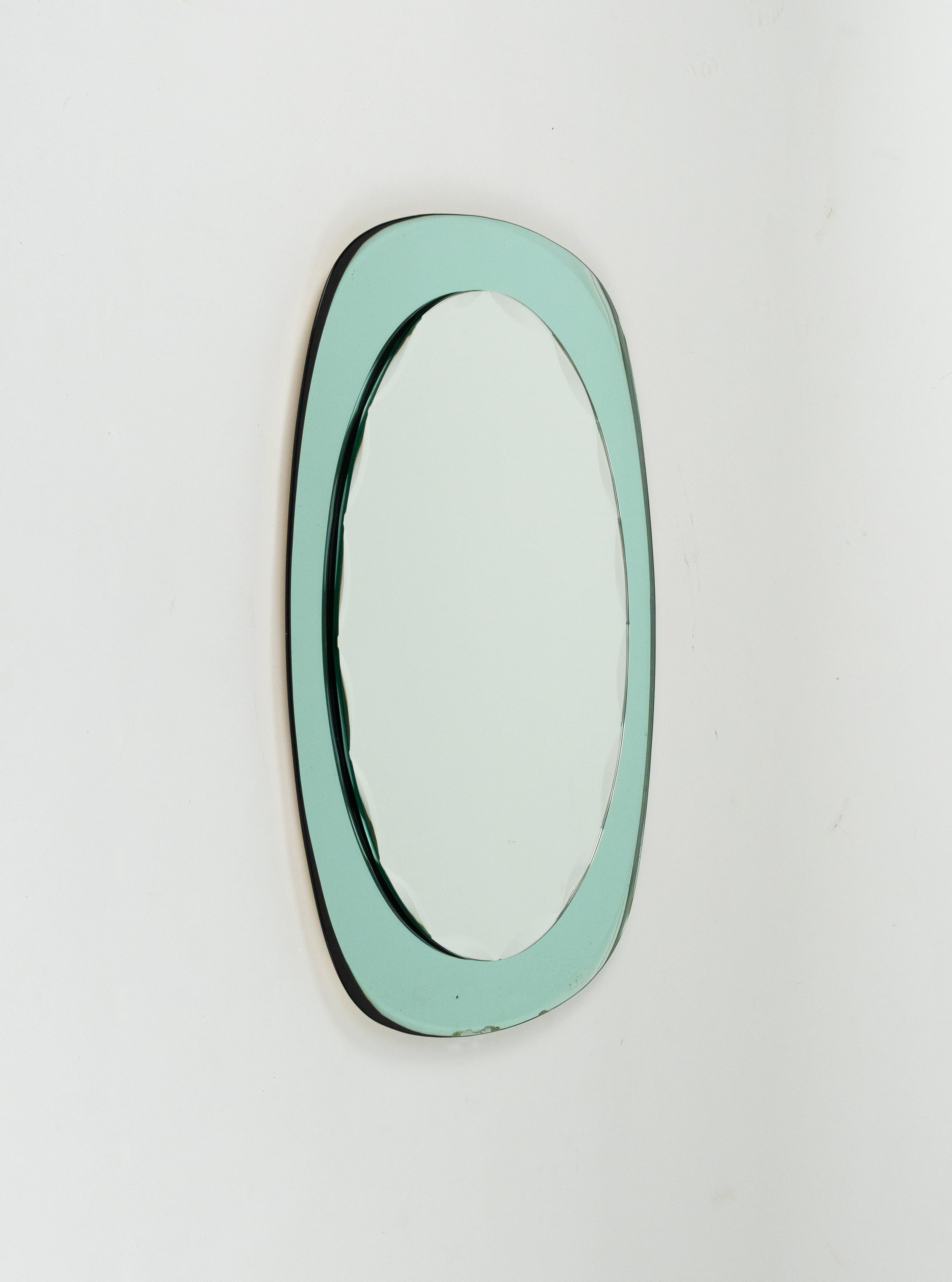 italien Miroir mural ovale du milieu du siècle avec cadre vert, style Cristal Arte, Italie, années 1960 en vente