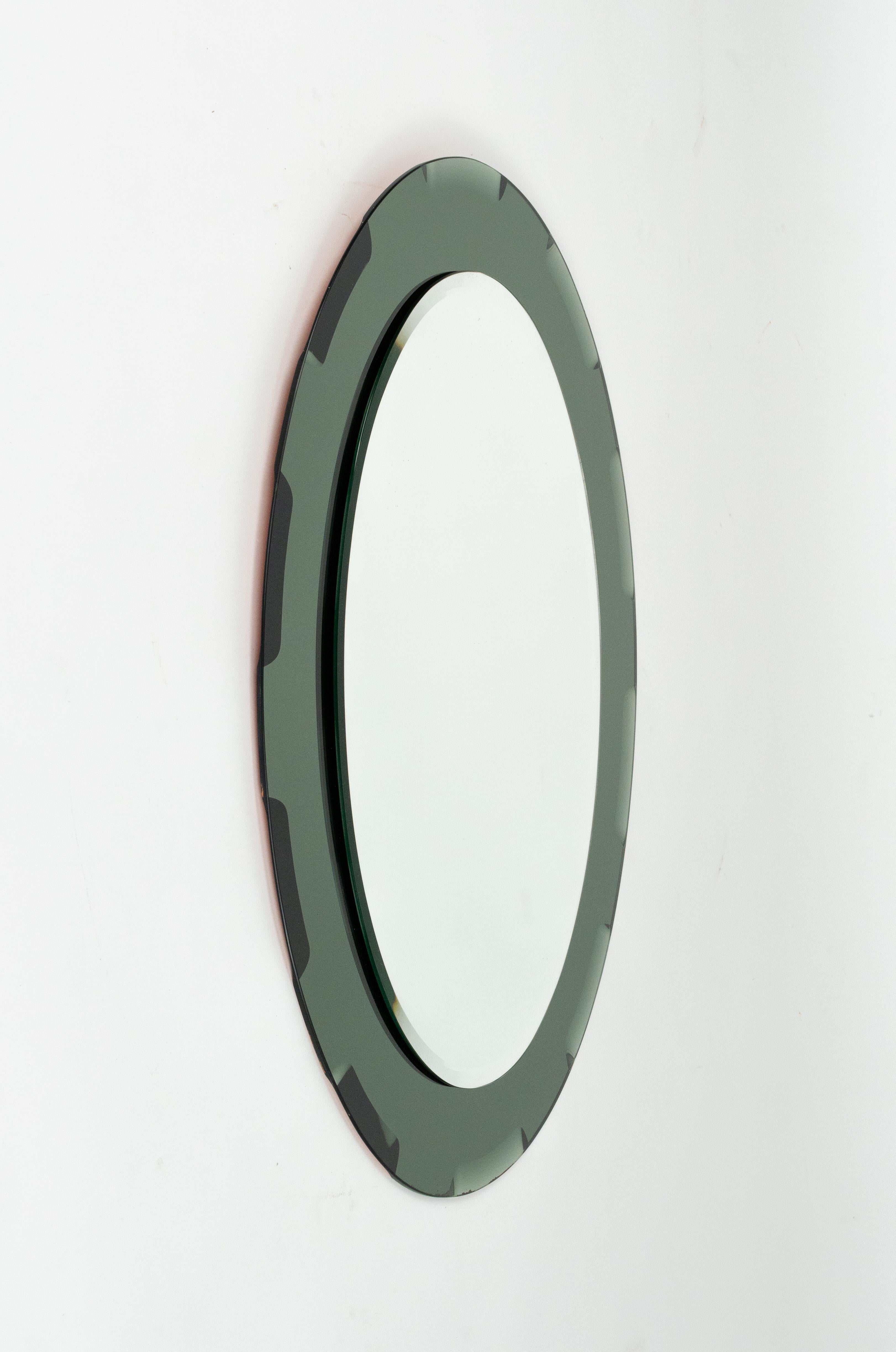 Milieu du XXe siècle Miroir mural ovale du milieu du siècle avec cadre vert, style Cristal Arte, Italie, années 1960 en vente