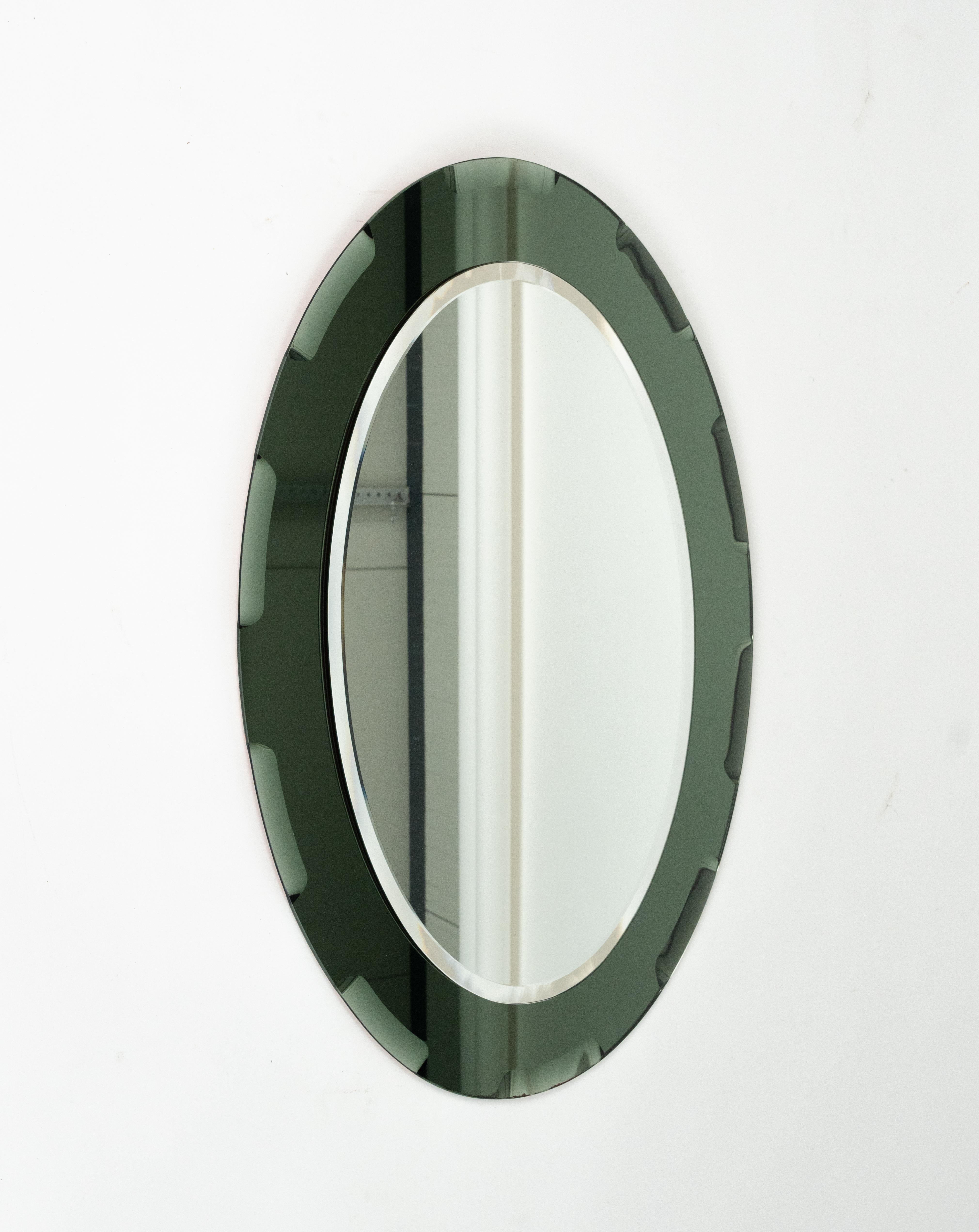 Miroir mural ovale du milieu du siècle avec cadre vert, style Cristal Arte, Italie, années 1960 en vente 2