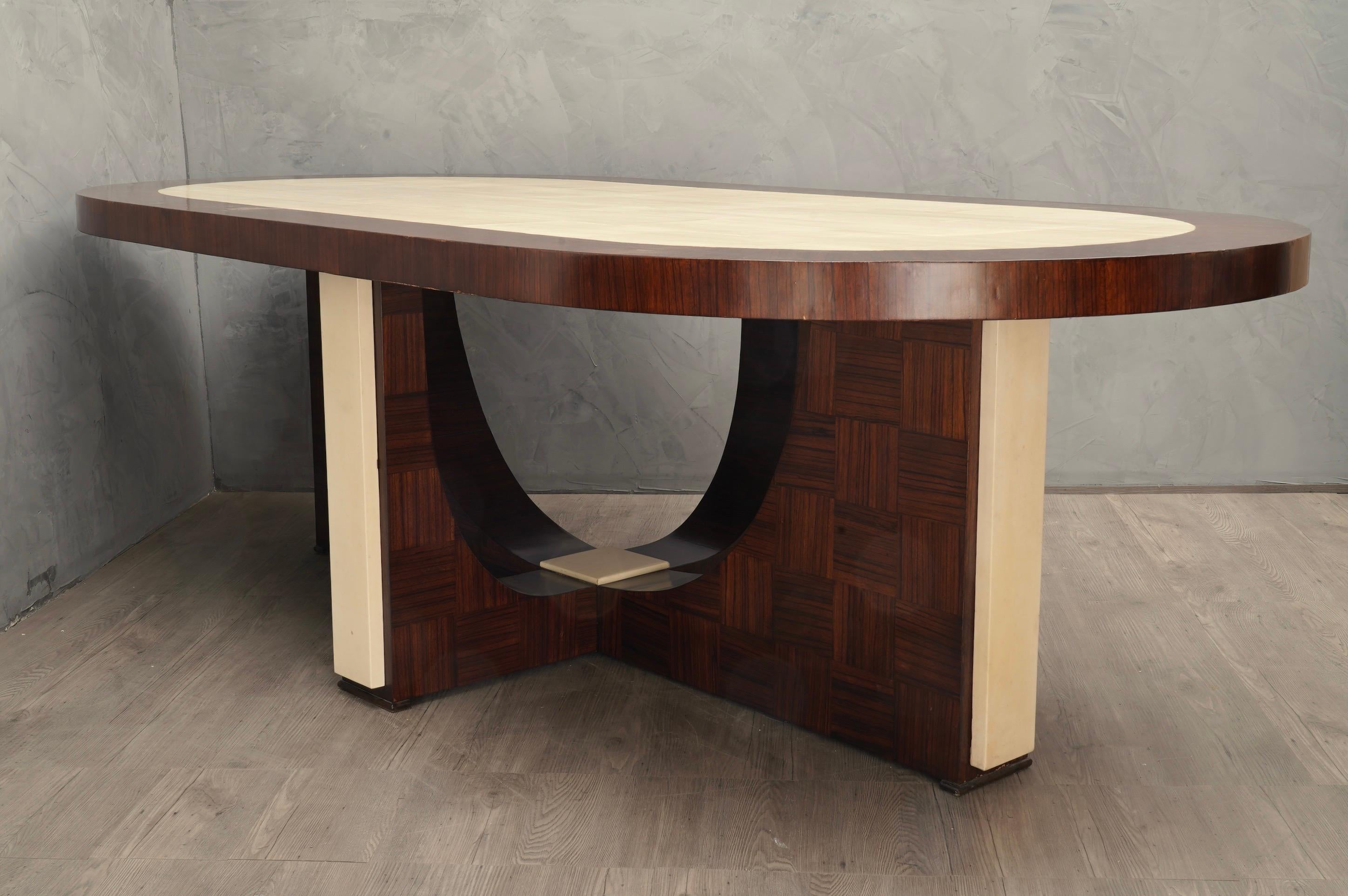 Midcentury Oval Zebrano Wood and Goatskin Italian Table, 1950 In Good Condition For Sale In Rome, IT