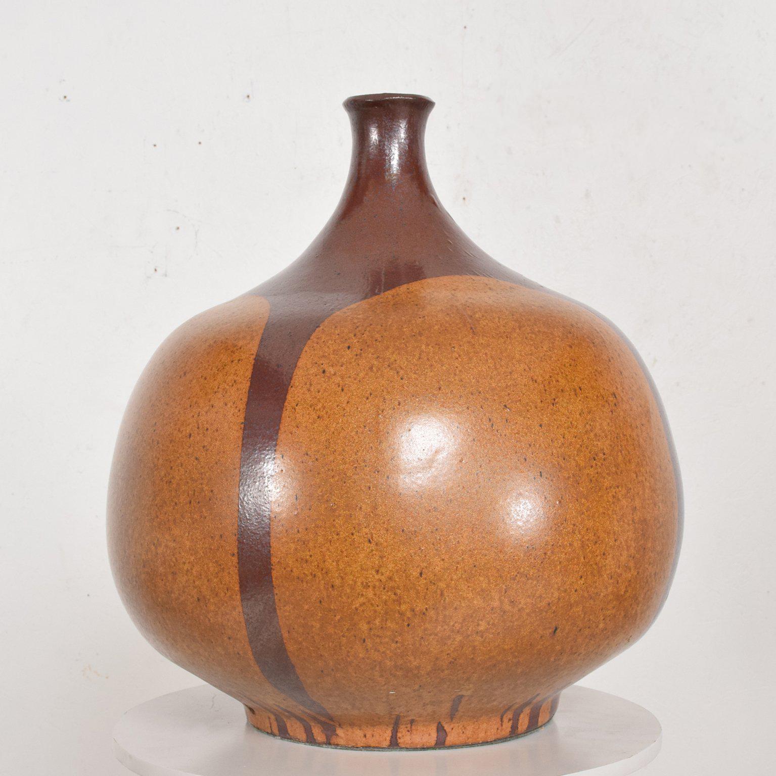 For your consideration a vintage oversized ceramic vase by David Cressey.

Dimensions: 22