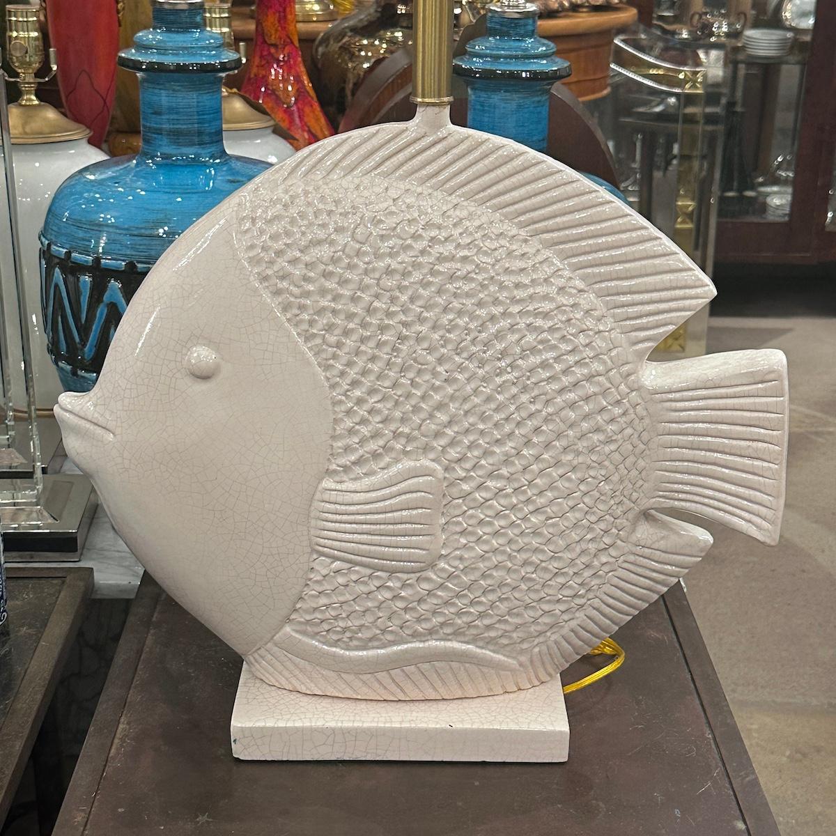 Porcelaine Lampe à poisson surdimensionnée du milieu du siècle en vente