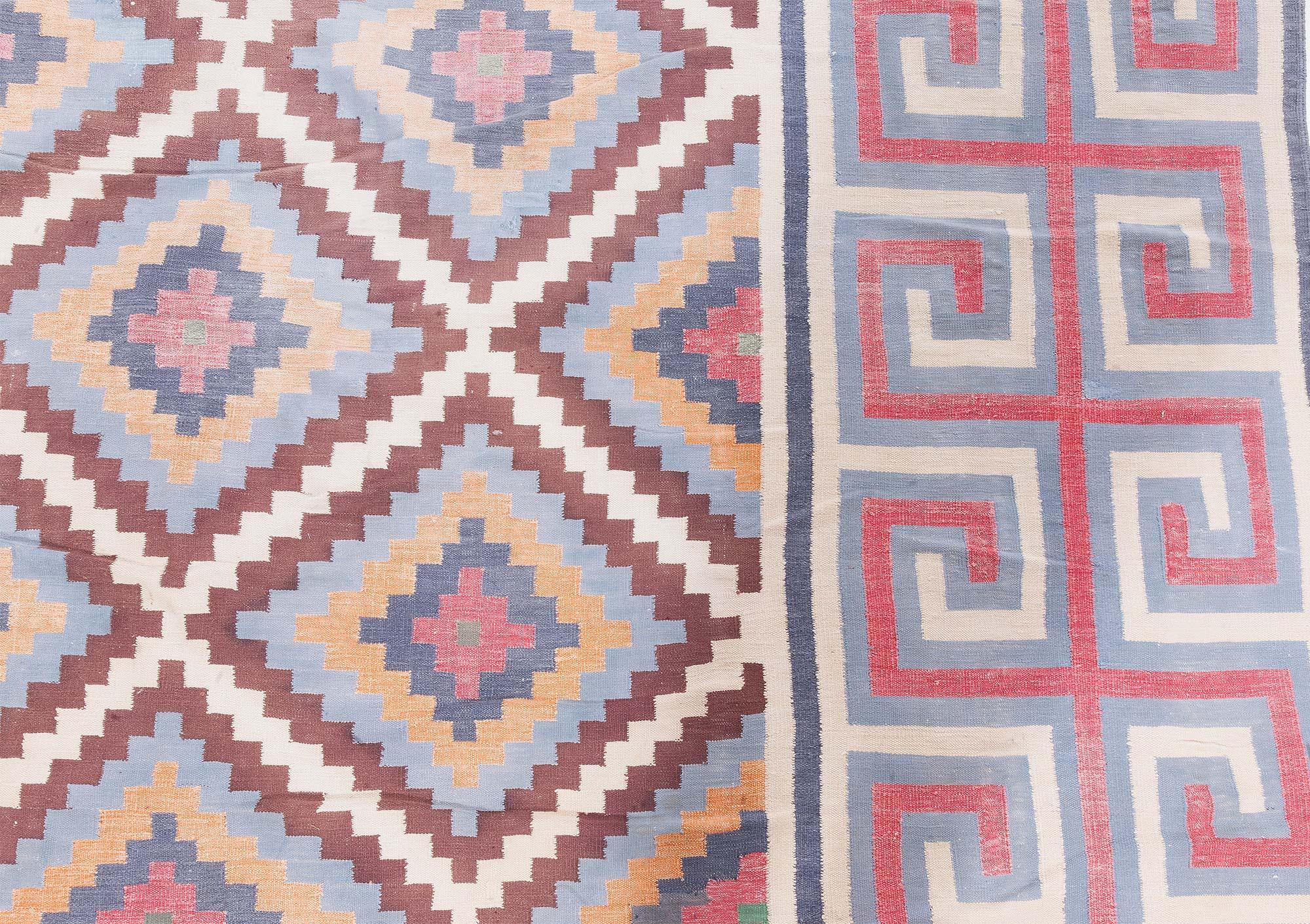 Midcentury Oversized Indian Dhurrie Handmade Rug In Good Condition For Sale In New York, NY