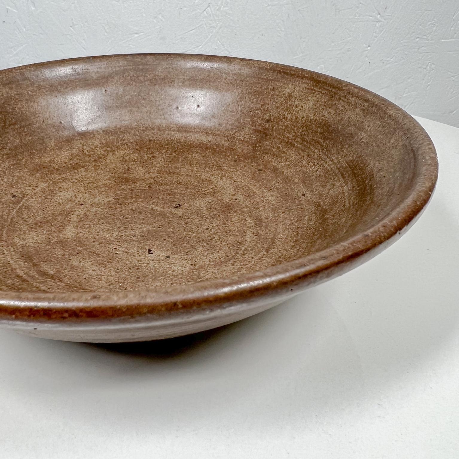 Midcentury Ozarka Pottery Bowl Hand Thrown Brown Stoneware St Joe, Arkansas In Good Condition For Sale In Chula Vista, CA