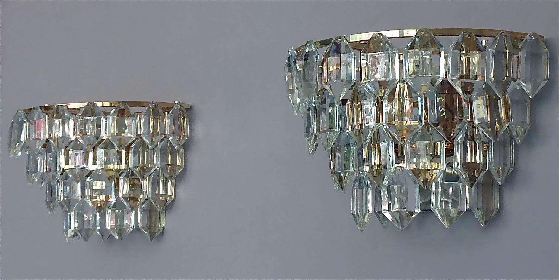 Mid-Century Modern Paire d'appliques murales Bakalowits en cristal et verre à facettes, métal argenté, années 1960 en vente