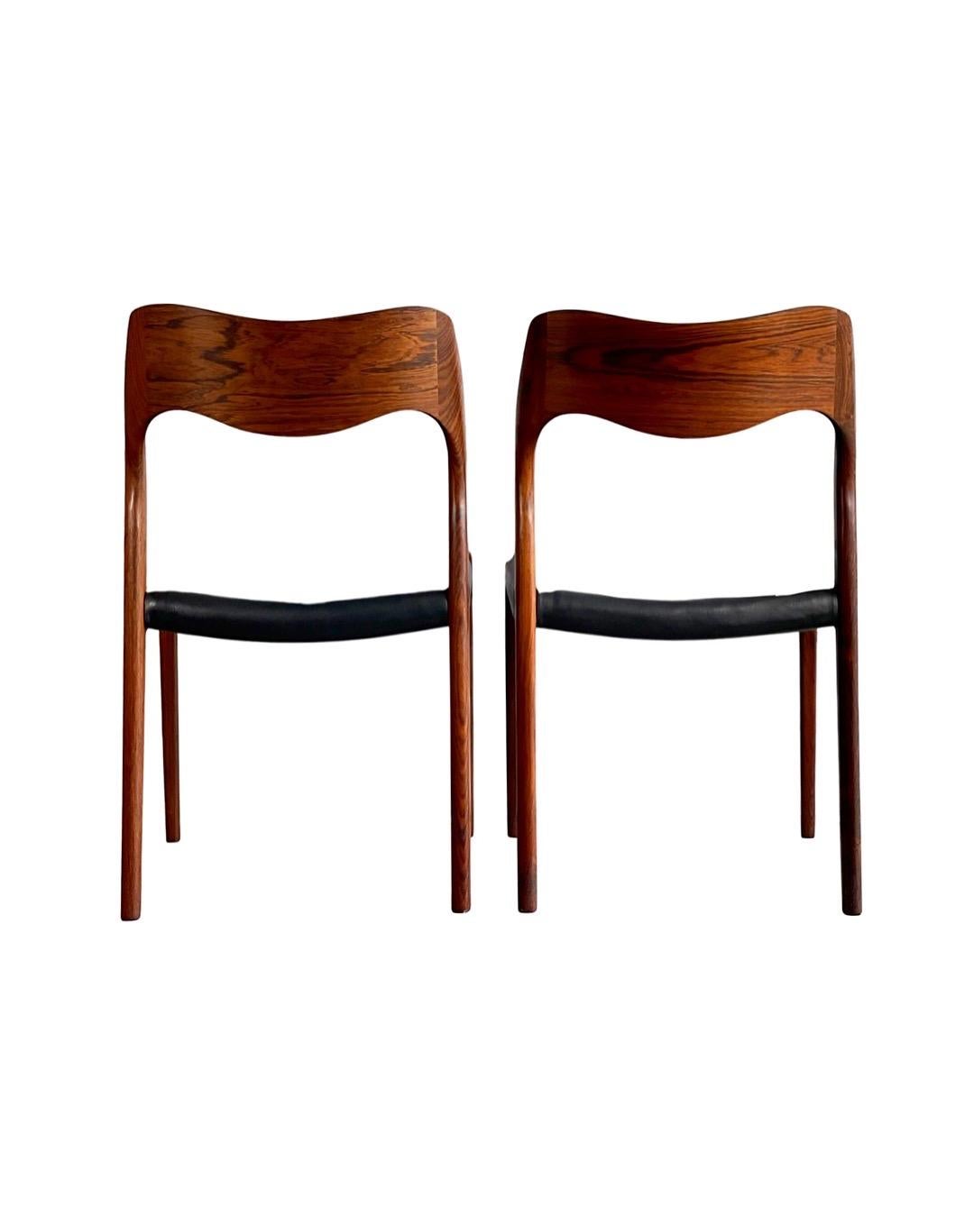 Midcentury Pair, JL Moller Model 71 Dining Chairs in Rosewood, Made in Denmark In Good Condition In Framingham, MA