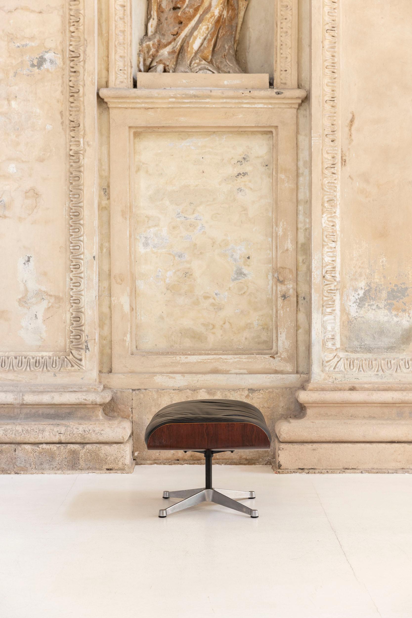 Paire de fauteuils du milieu du siècle dernier par Charles e Ray Eames pour ICF, Italie 1960 3