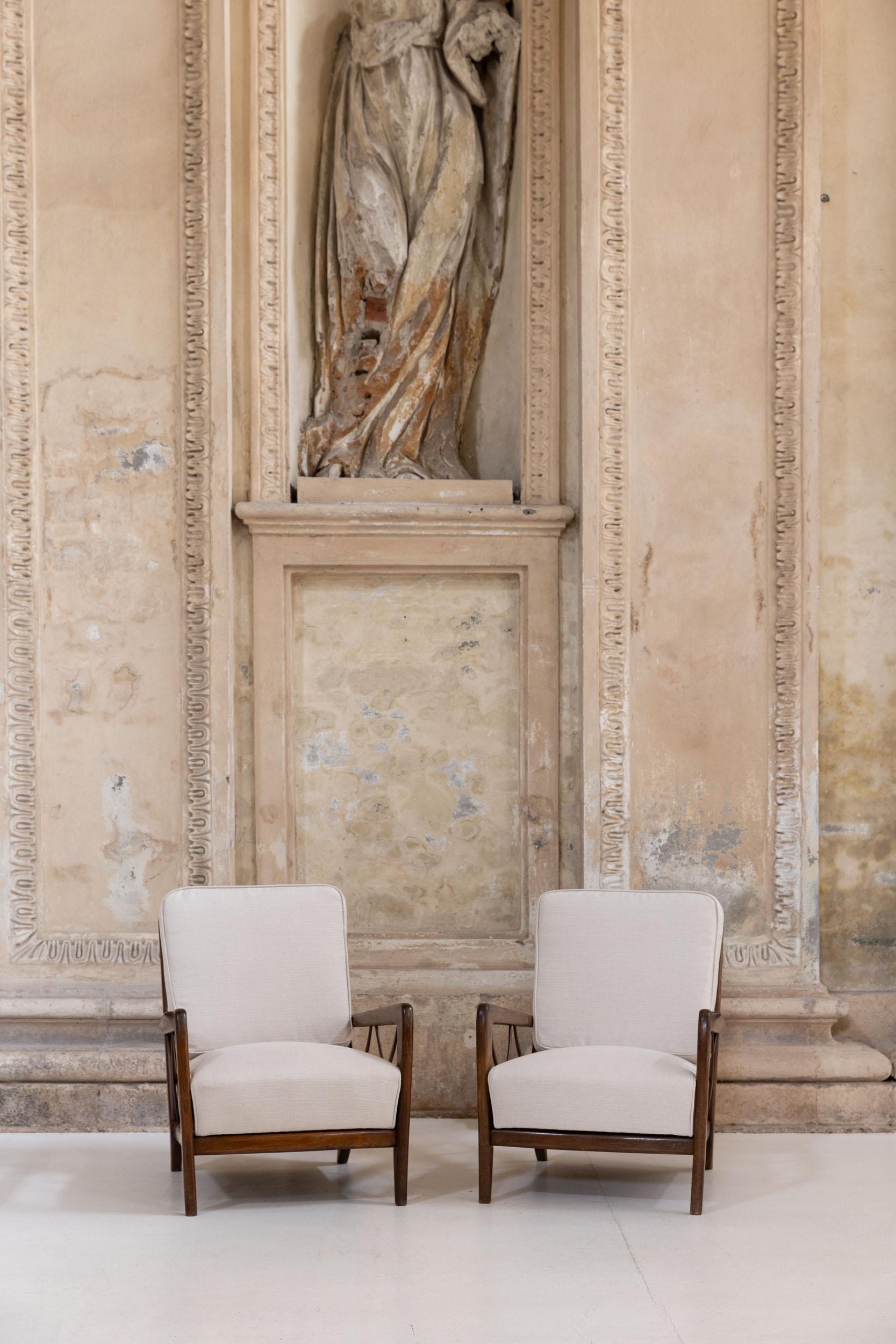Paar Sessel aus der Mitte des Jahrhunderts, entworfen von Paolo Buffa (Moderne der Mitte des Jahrhunderts) im Angebot