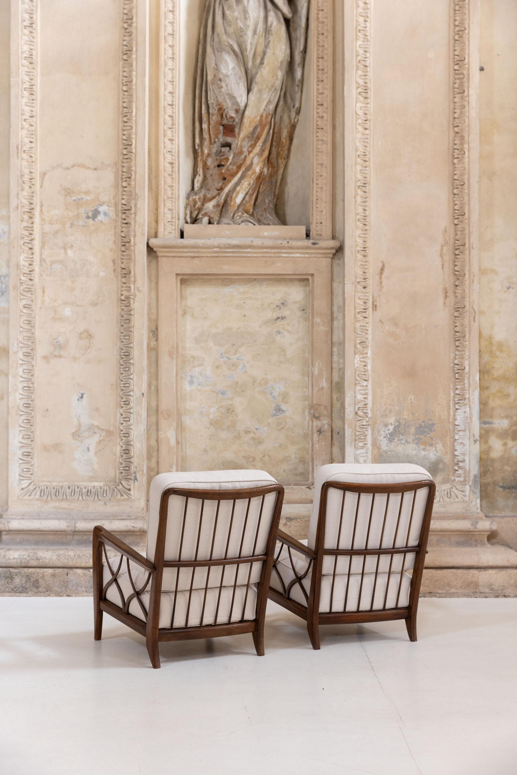 Paar Sessel aus der Mitte des Jahrhunderts, entworfen von Paolo Buffa im Angebot 2