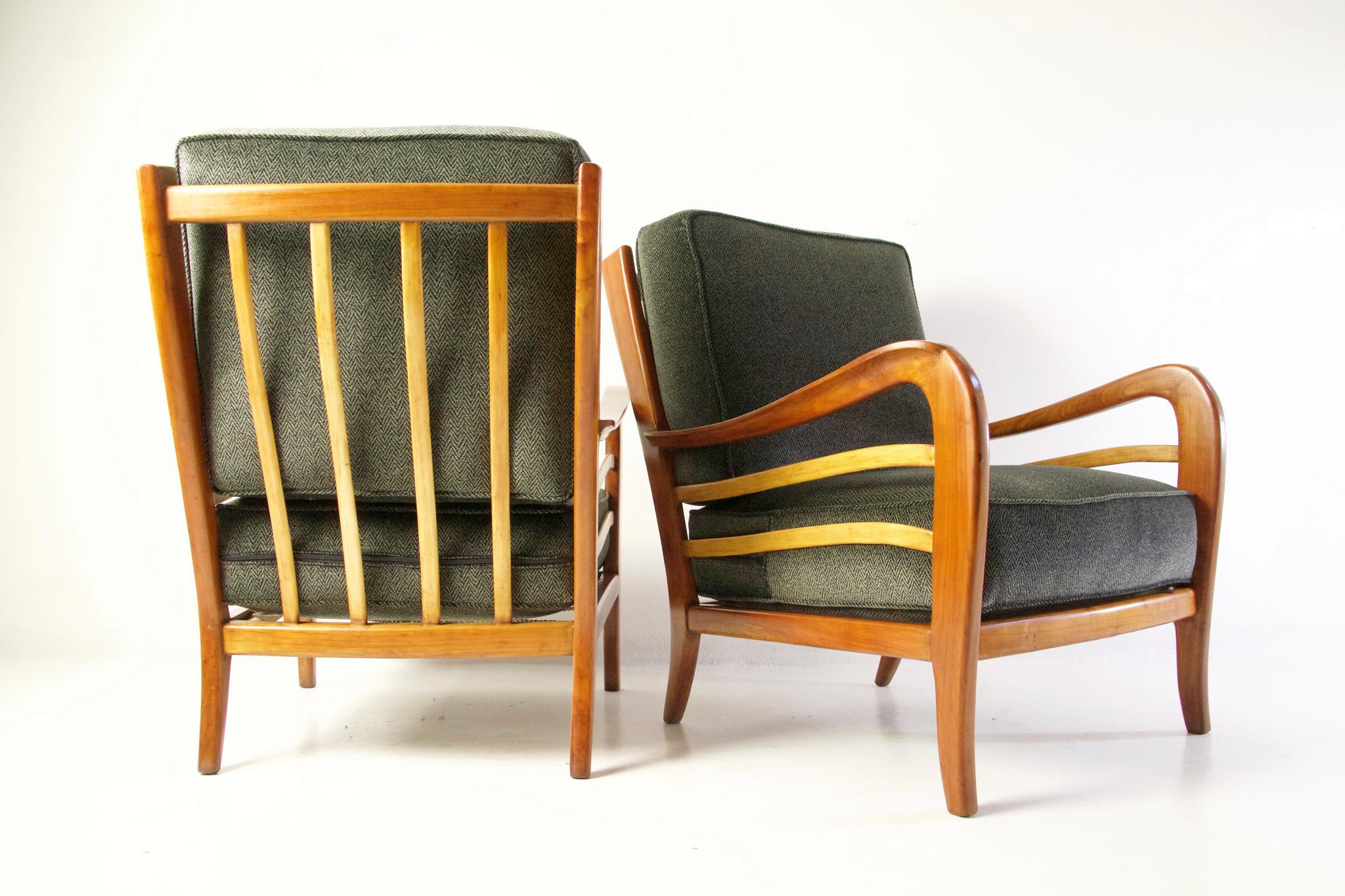 Midcentury Pair of Armchairs in Cherry and Maple by Paolo Buffa, Italy 6