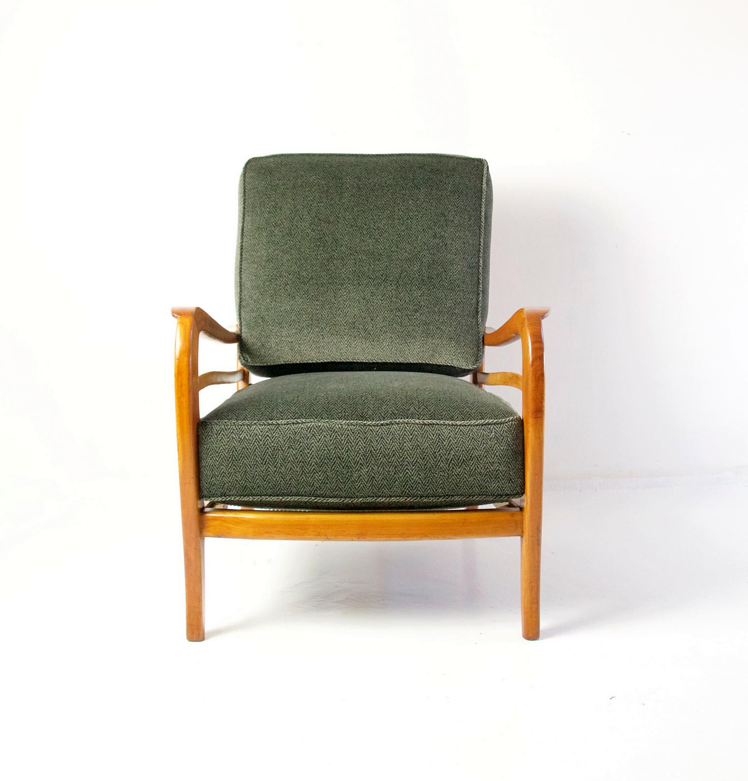 Italian Midcentury Pair of Armchairs in Cherry and Maple by Paolo Buffa, Italy
