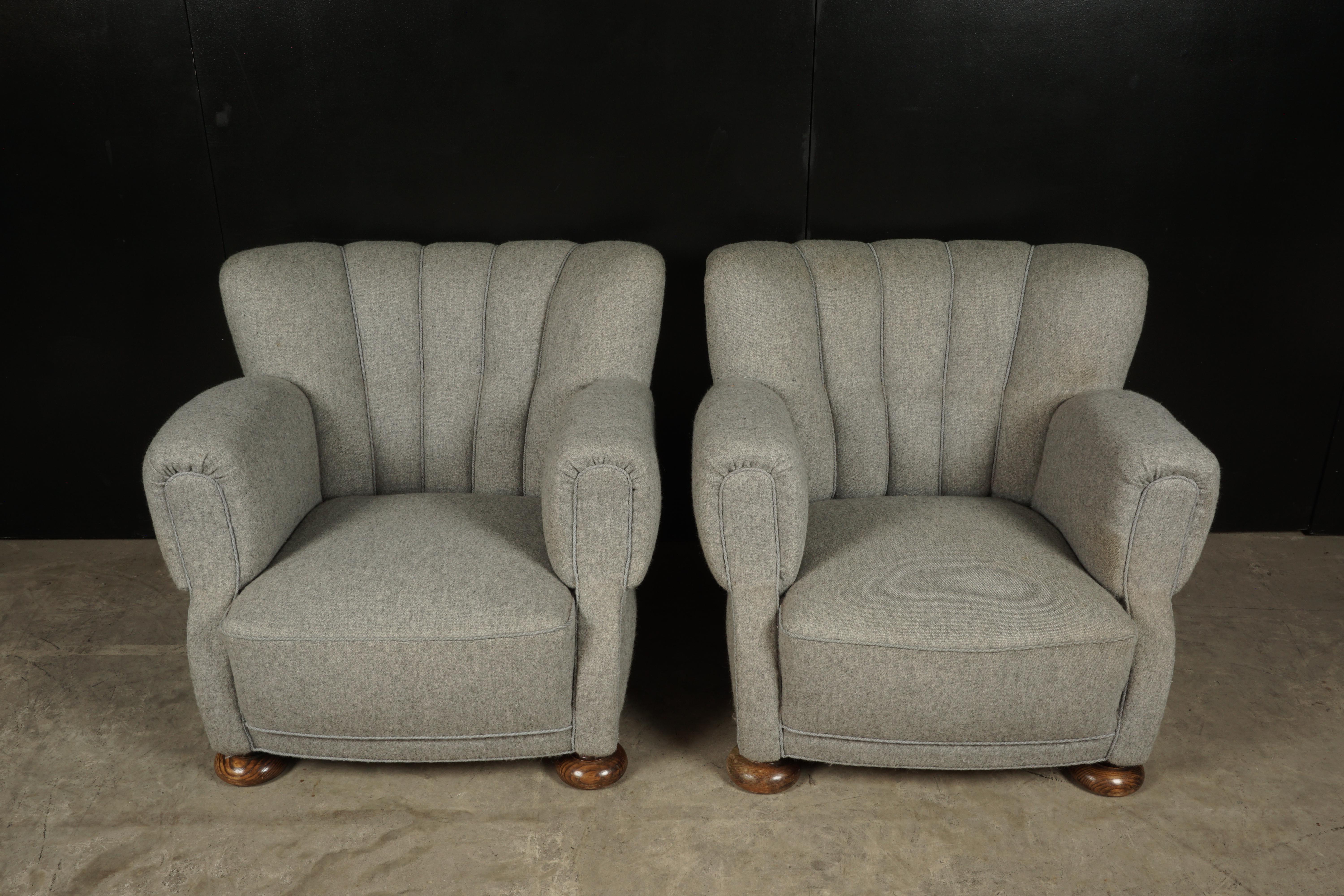 Midcentury pair of Art Deco lounge chairs from Denmark, circa 1950. Original light grey upholstery with round wooden feet.