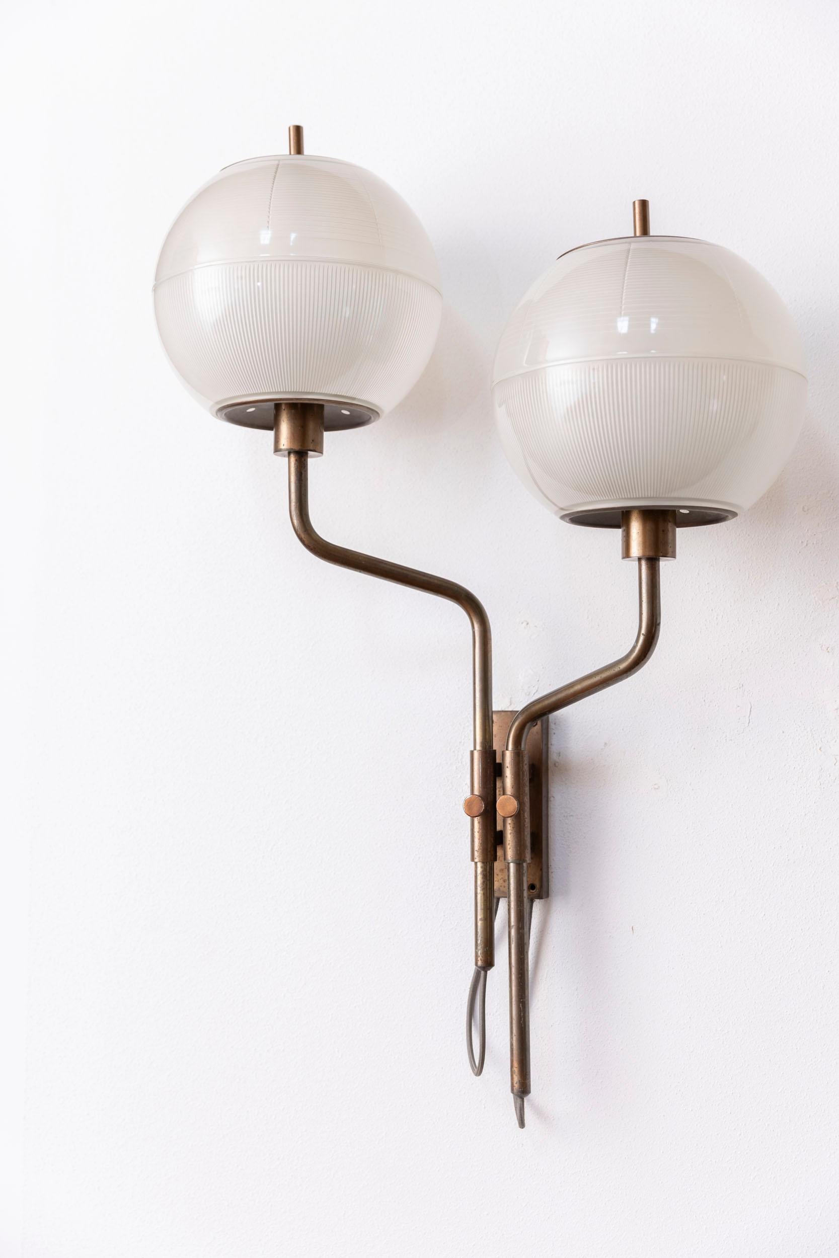Italian Midcentury pair of Azucena wall lights, Italy 1950 For Sale