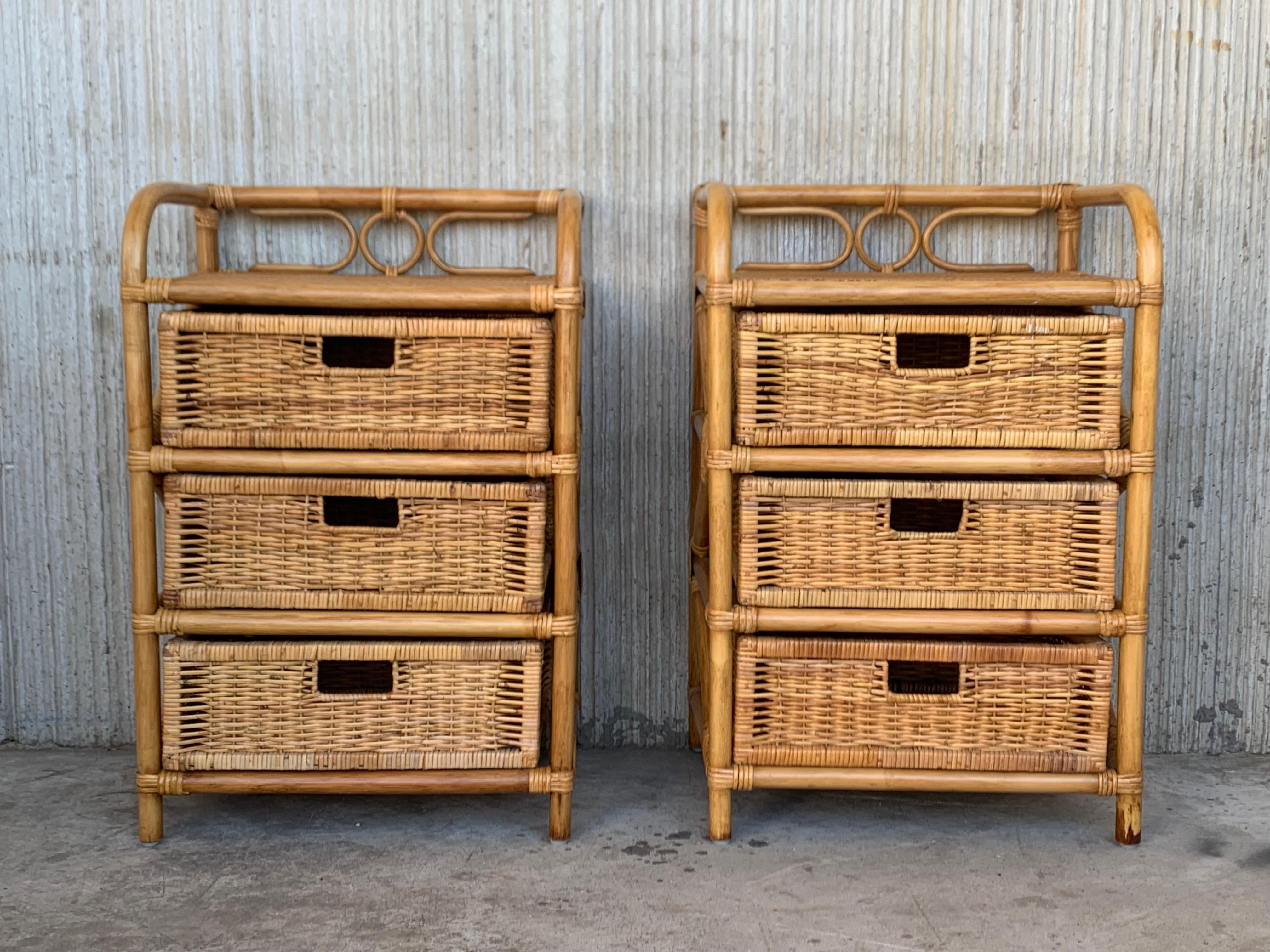 Midcentury pair of bamboo and rattan nightstands with three drawers
Streamline stick rattan side table nightstand , the edges are finished with bentwood nails.

Measures: Height to the top: 25.98in.


