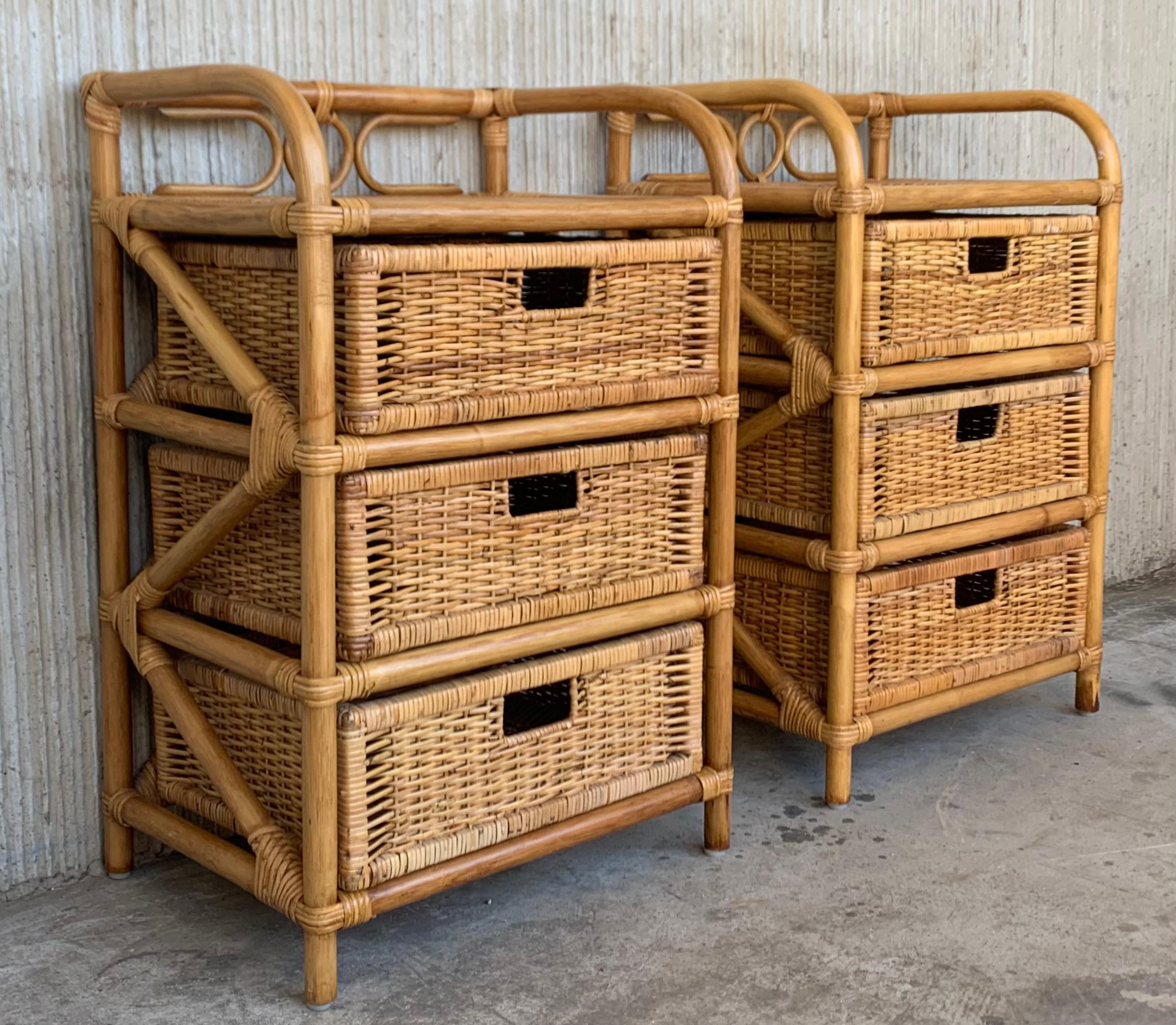 Midcentury Pair of Bamboo & Rattan Nightstands with Three Drawers In Good Condition For Sale In Miami, FL
