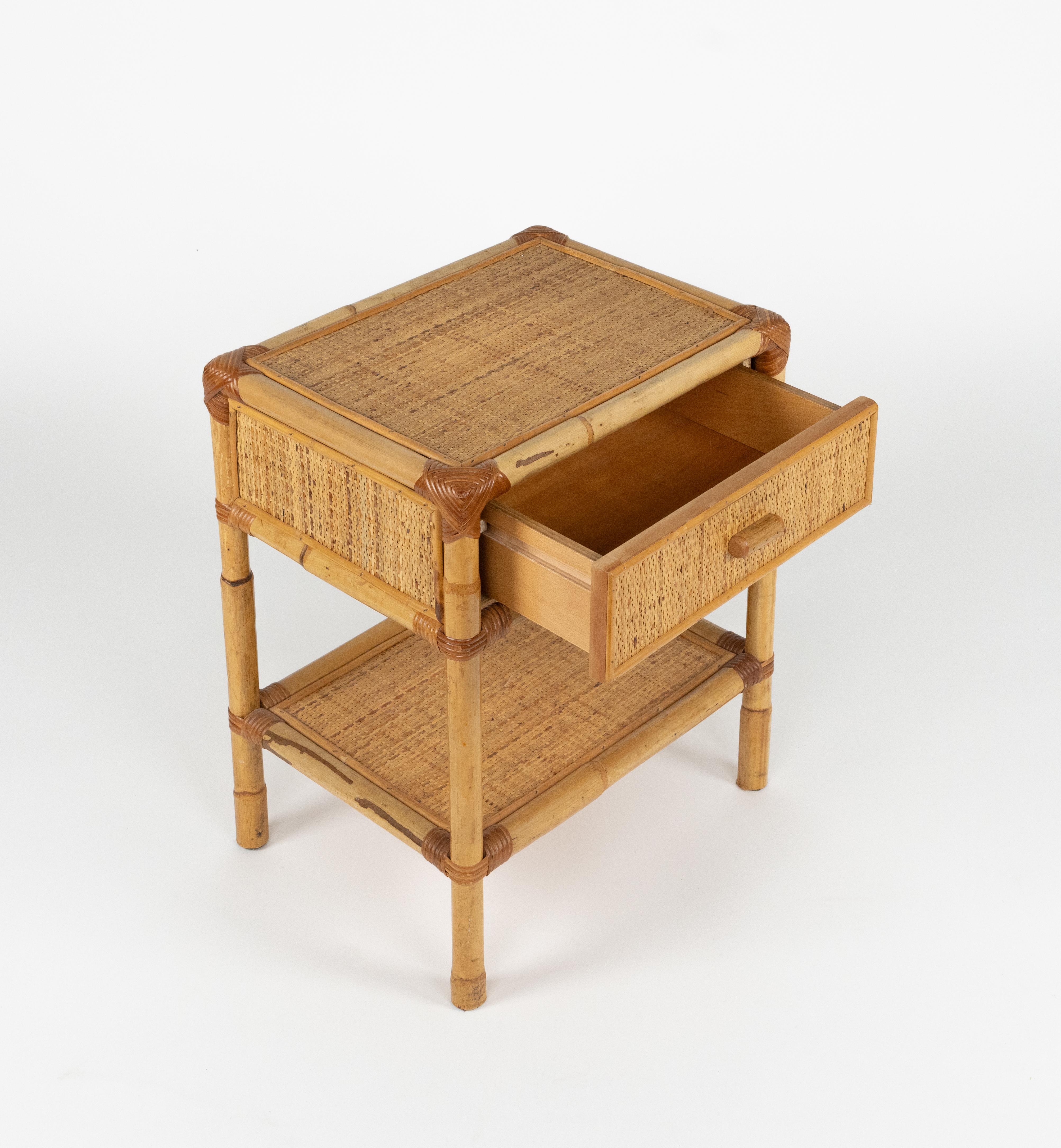 Midcentury Pair of Bed Side Tables Nightstands in Bamboo and Rattan, Italy 1970s en vente 6