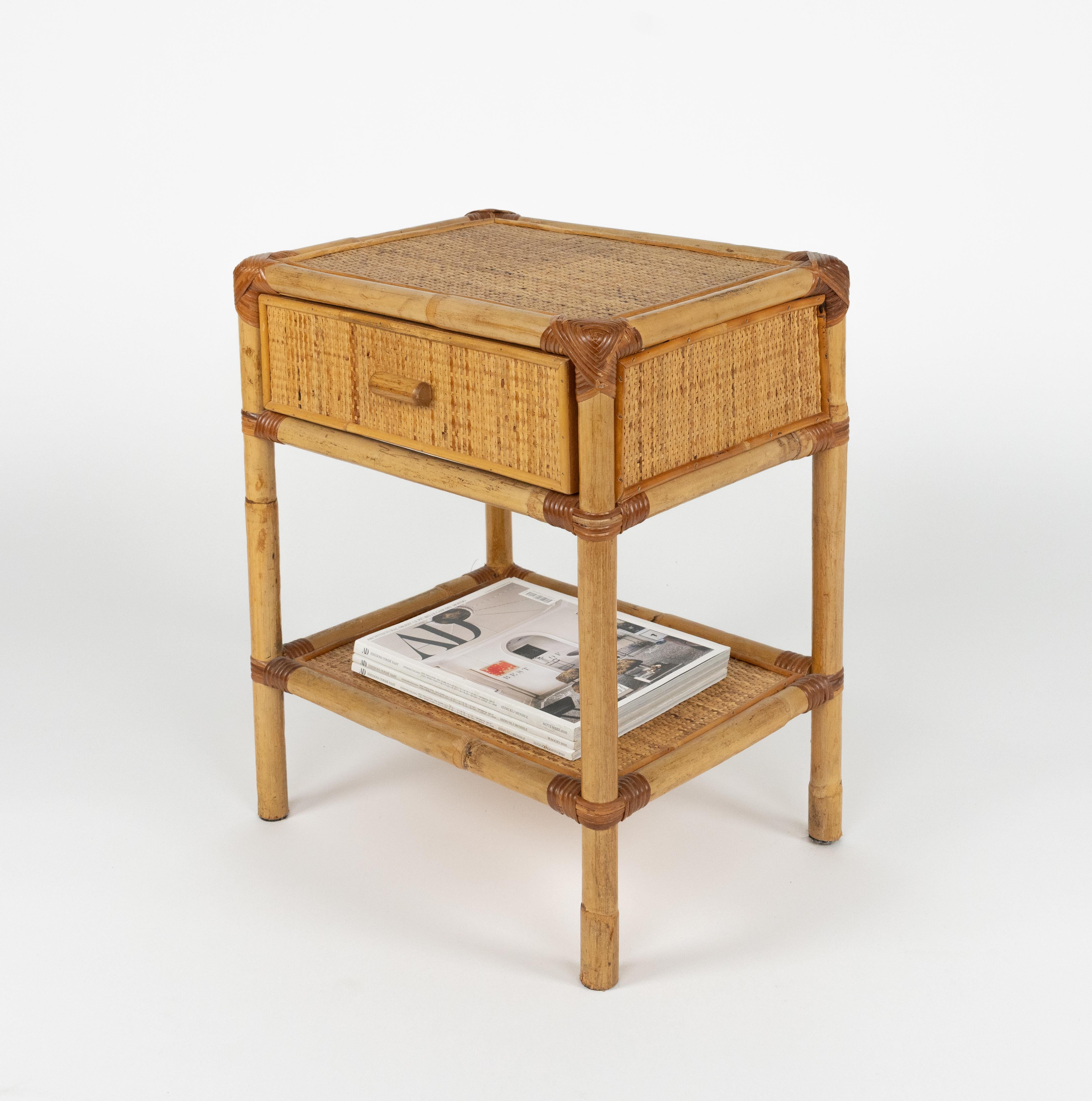 Midcentury Pair of Bed Side Tables Nightstands in Bamboo and Rattan, Italy 1970s en vente 8