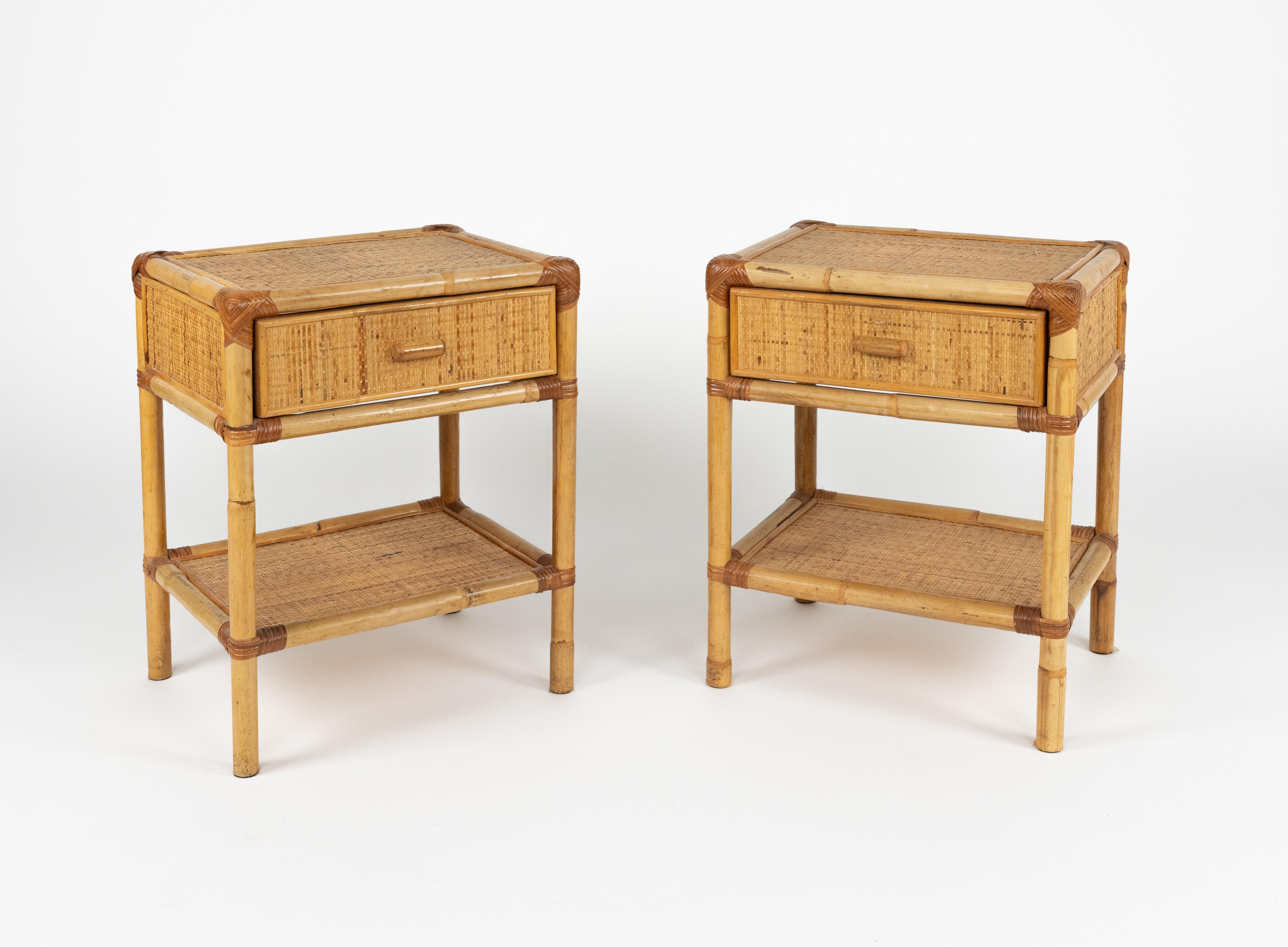 Bambou Midcentury Pair of Bed Side Tables Nightstands in Bamboo and Rattan, Italy 1970s en vente