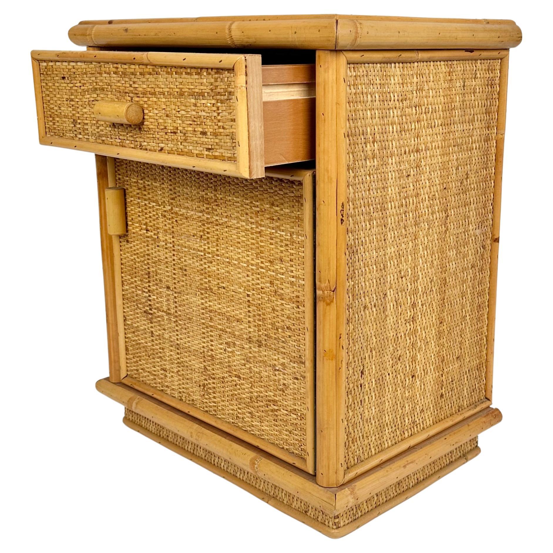 Midcentury Pair of Bed Side Tables Nightstands in Bamboo & Rattan, Italy, 1970s For Sale 4