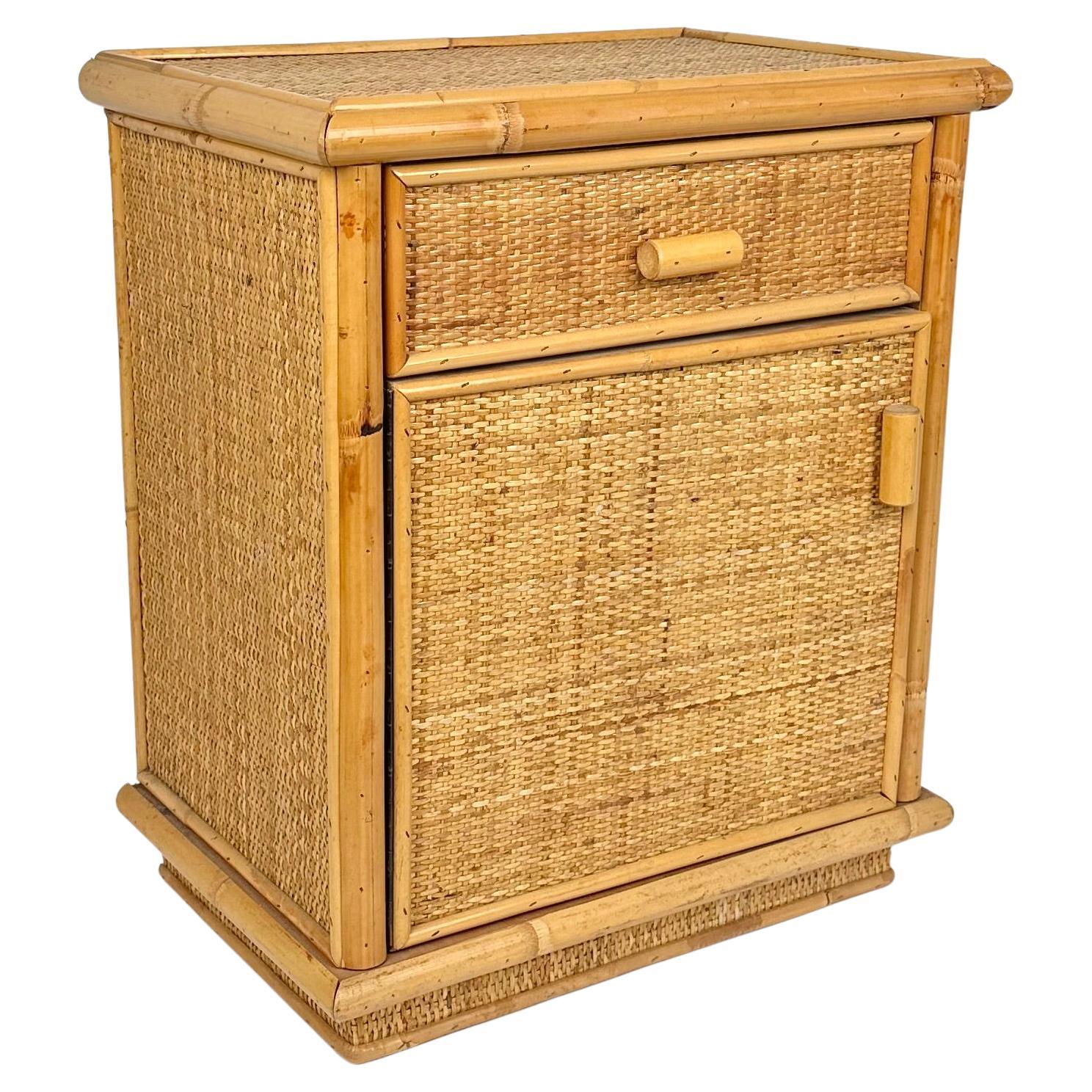 Midcentury Pair of Bed Side Tables Nightstands in Bamboo & Rattan, Italy, 1970s In Good Condition For Sale In Rome, IT