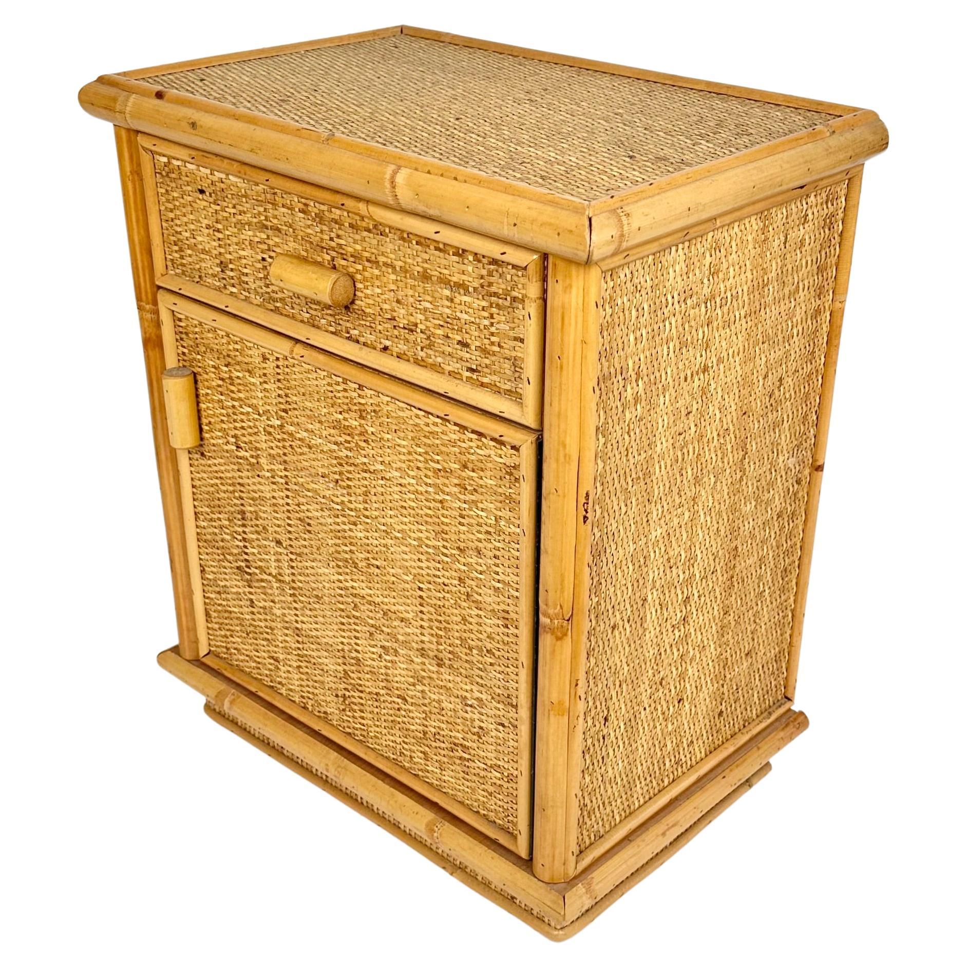 Midcentury Pair of Bed Side Tables Nightstands in Bamboo & Rattan, Italy, 1970s For Sale 3