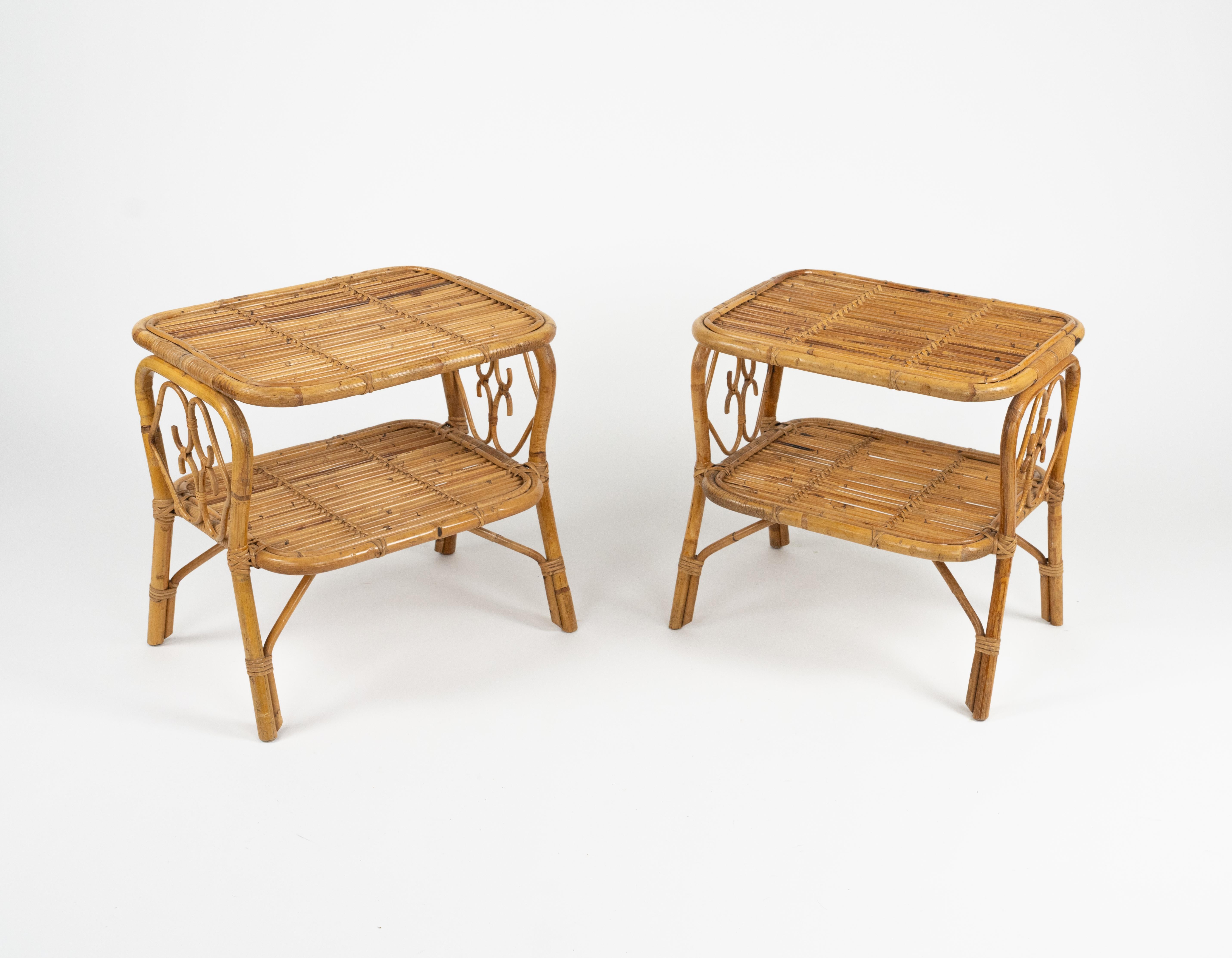 Paar Nachttische aus der Mitte des Jahrhunderts Nachttische aus Rattan und Bambus, Italien 1960er Jahre (Italienisch) im Angebot