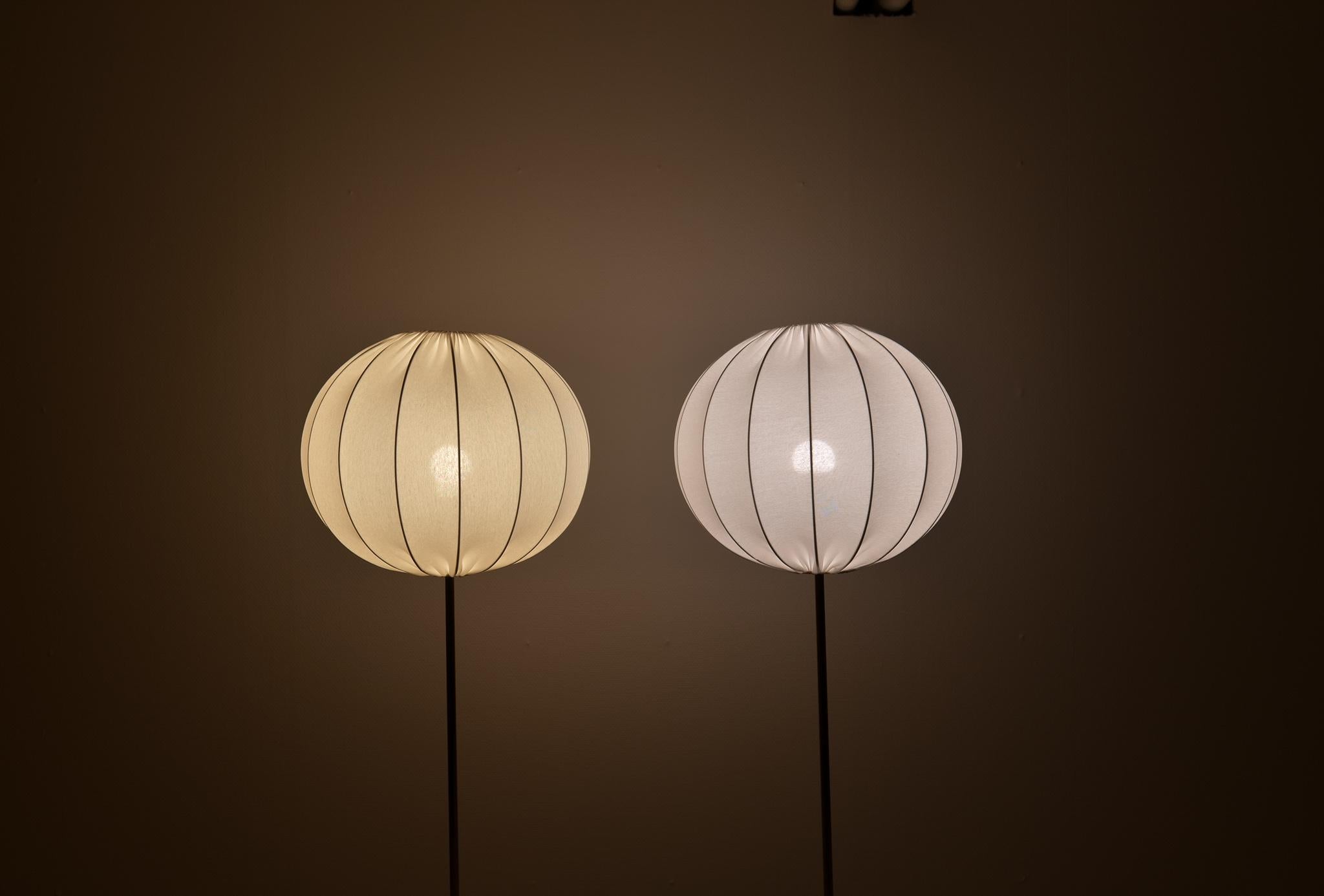 Paire de lampadaires en laiton du milieu du siècle Bergboms, Suède, années 1960 en vente 5