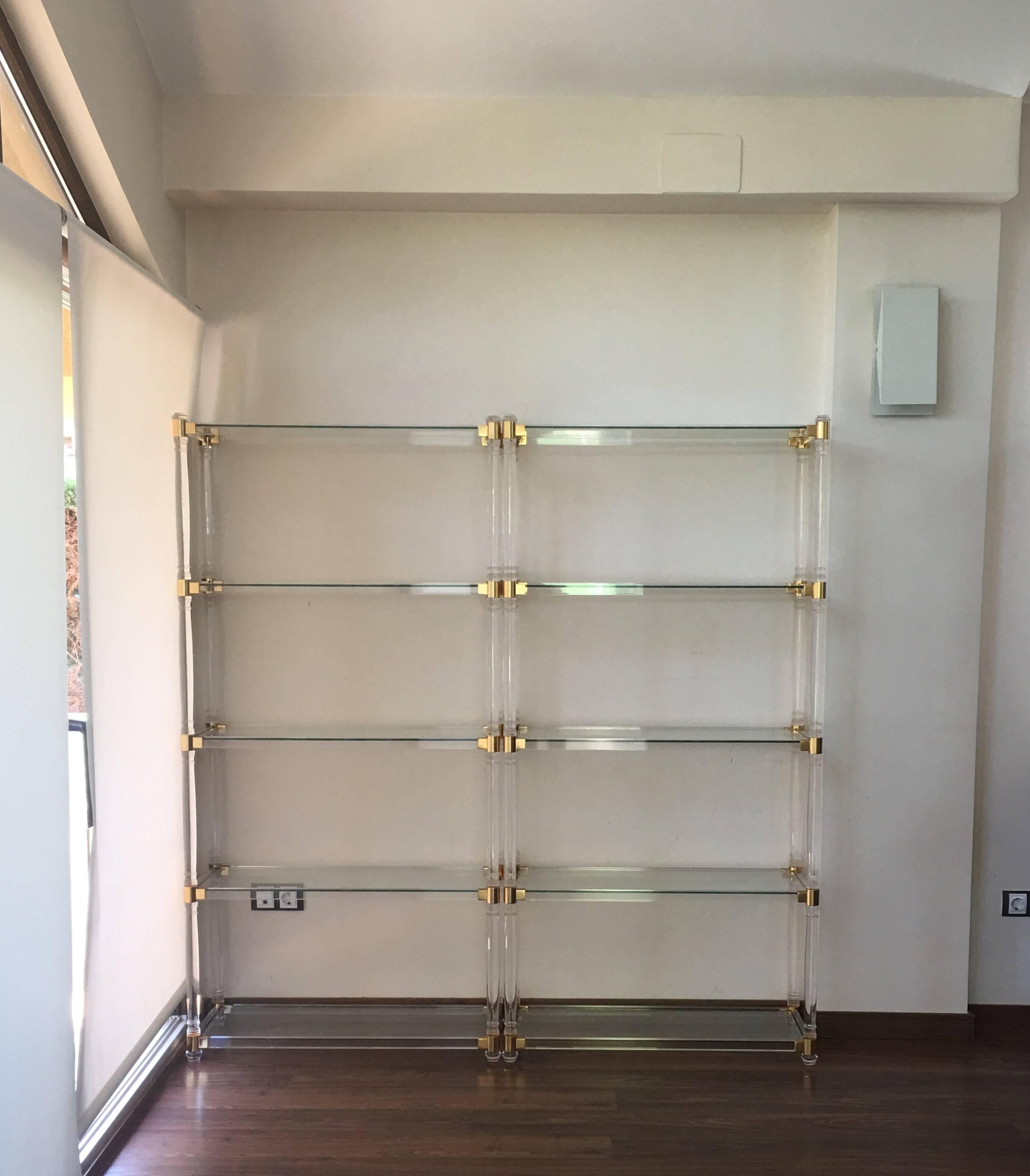 Midcentury pair of brass Lucite and glass étagère.
Five shelves

Measurements each glass: 32.77 x 11.22in
Glass Thickness: 0.23in
Measurement between the shelves: 15.95in.

