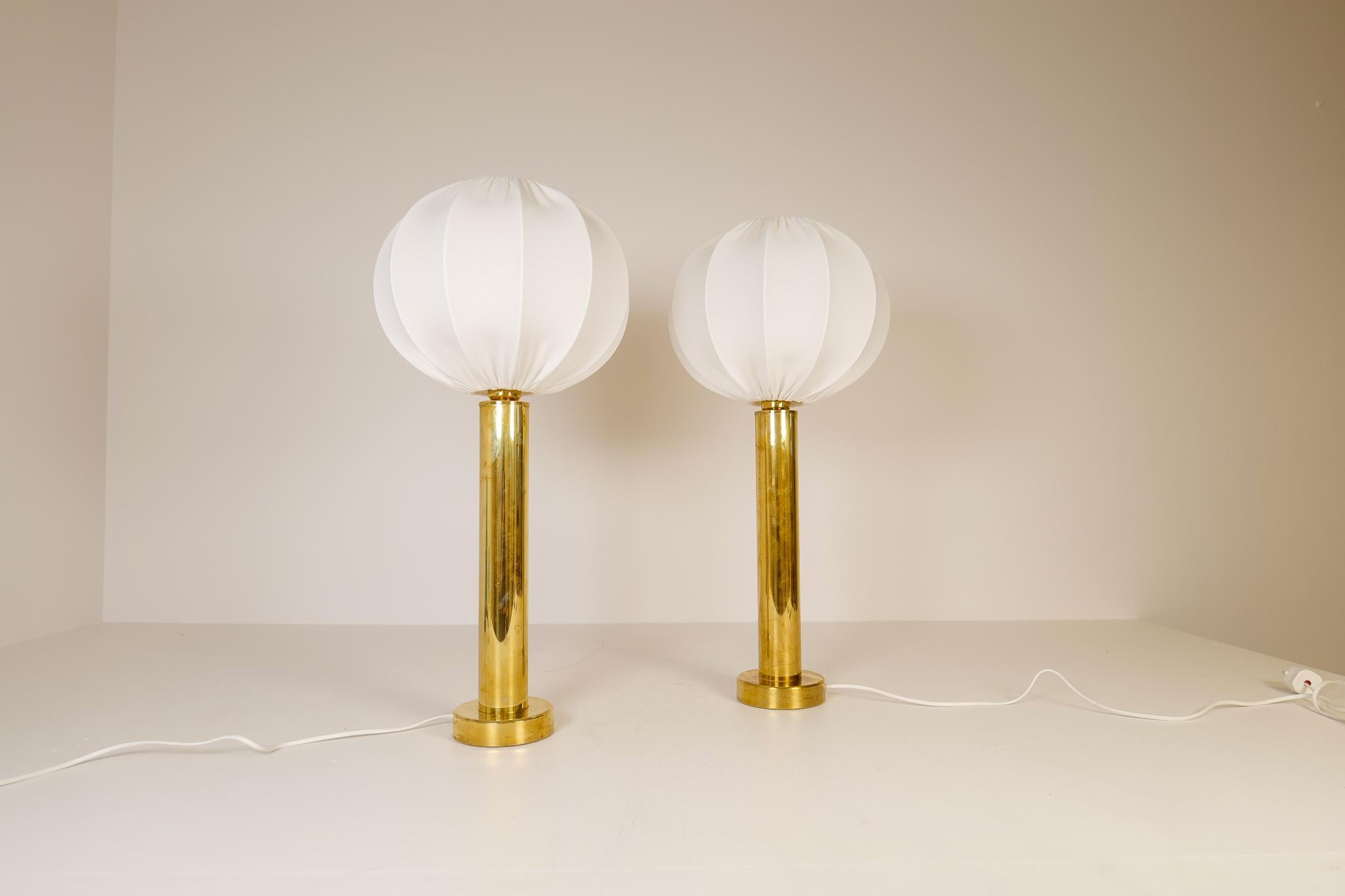 Scandinavian Modern Midcentury Pair of Brass Table Lamps by Kosta Elarmatur, Sweden, 1960s For Sale