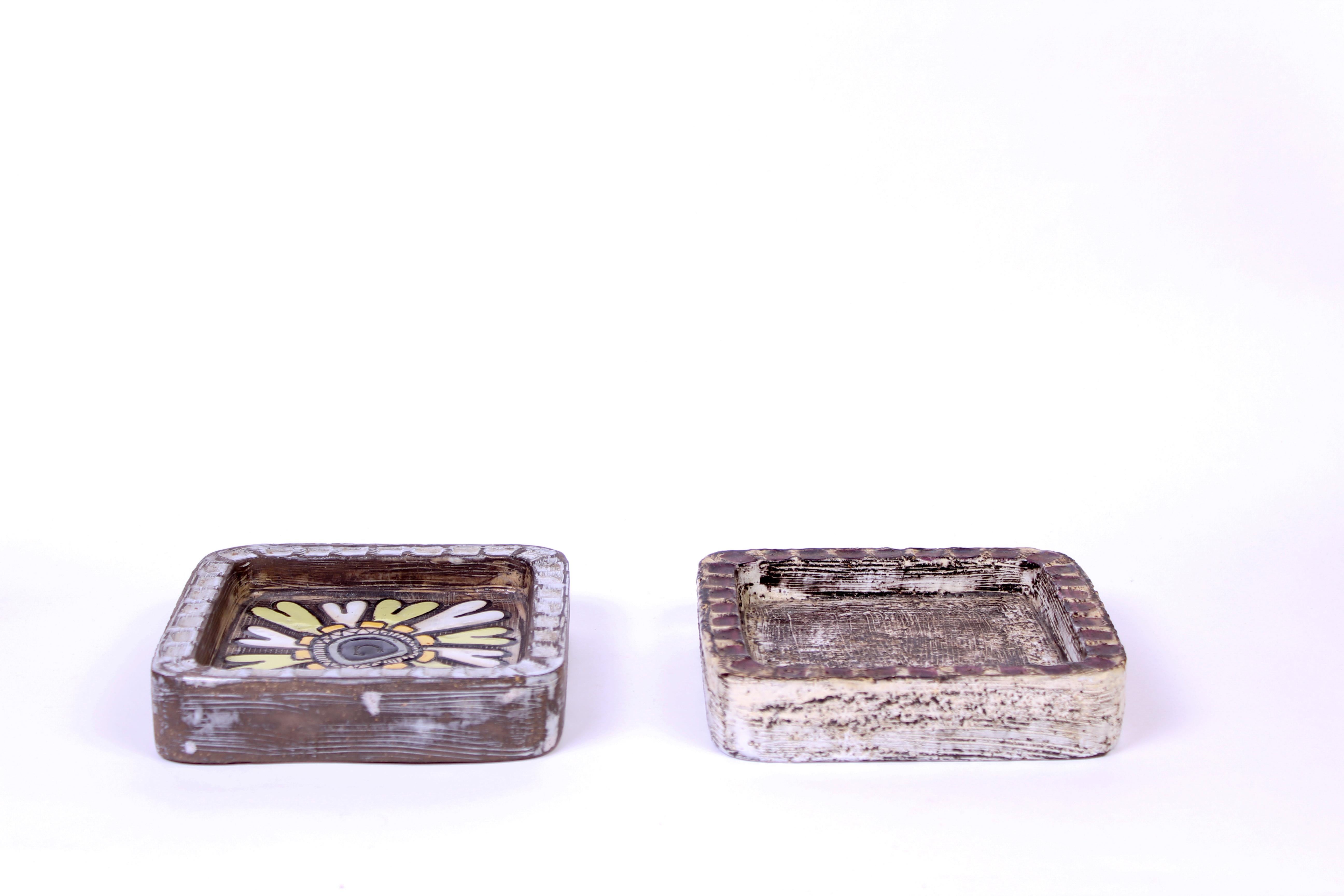 Midcentury Pair of Ceramic Trays by Mari Simmulson for Upsala Ekeby For Sale 1