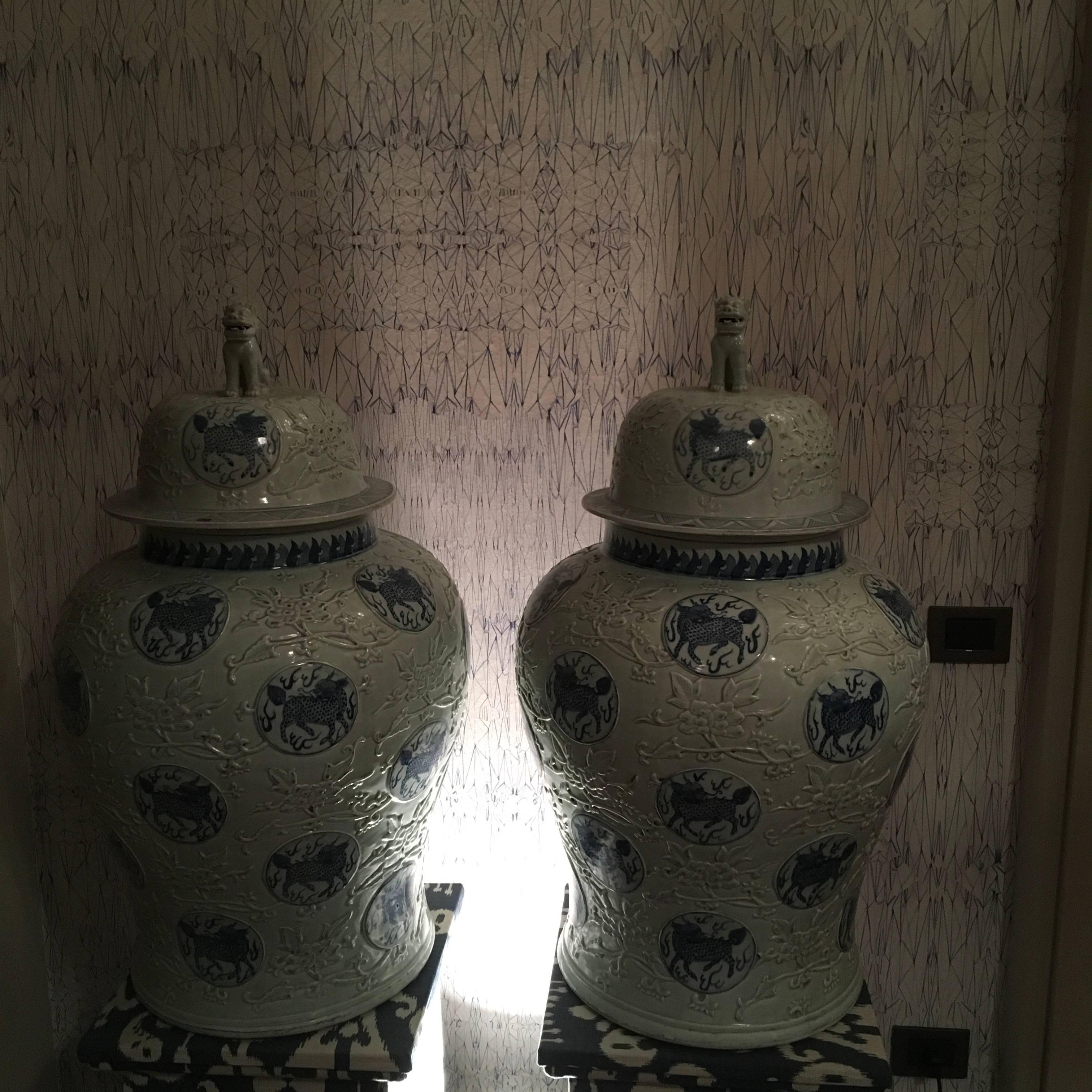1960 China Export Pair Porcelain Blue and White Giant Jars Vases For Sale 4