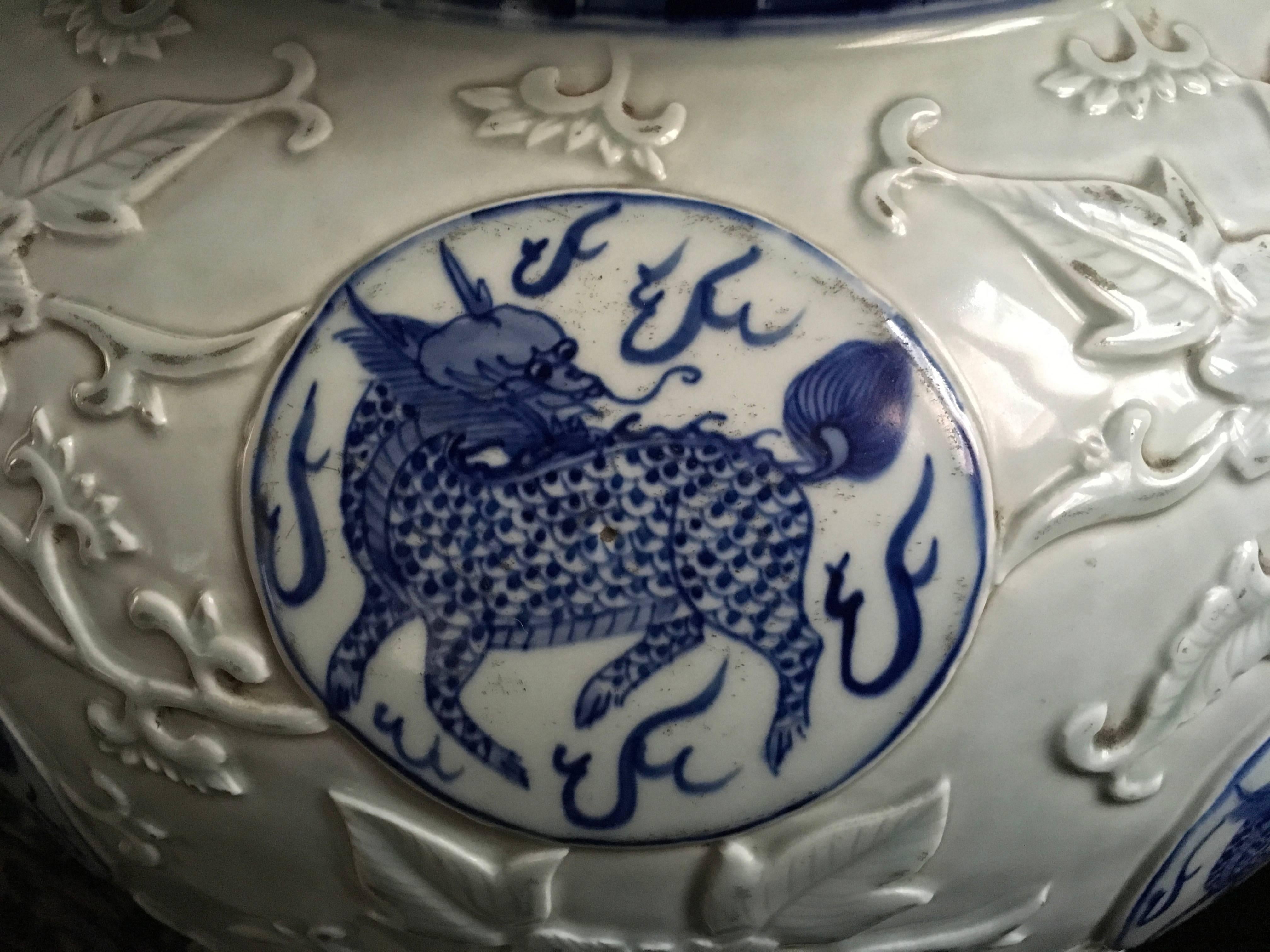 1960 China Exportación Pareja Jarrones Gigantes Decorativos de Porcelana Azul y Blanca en venta 8