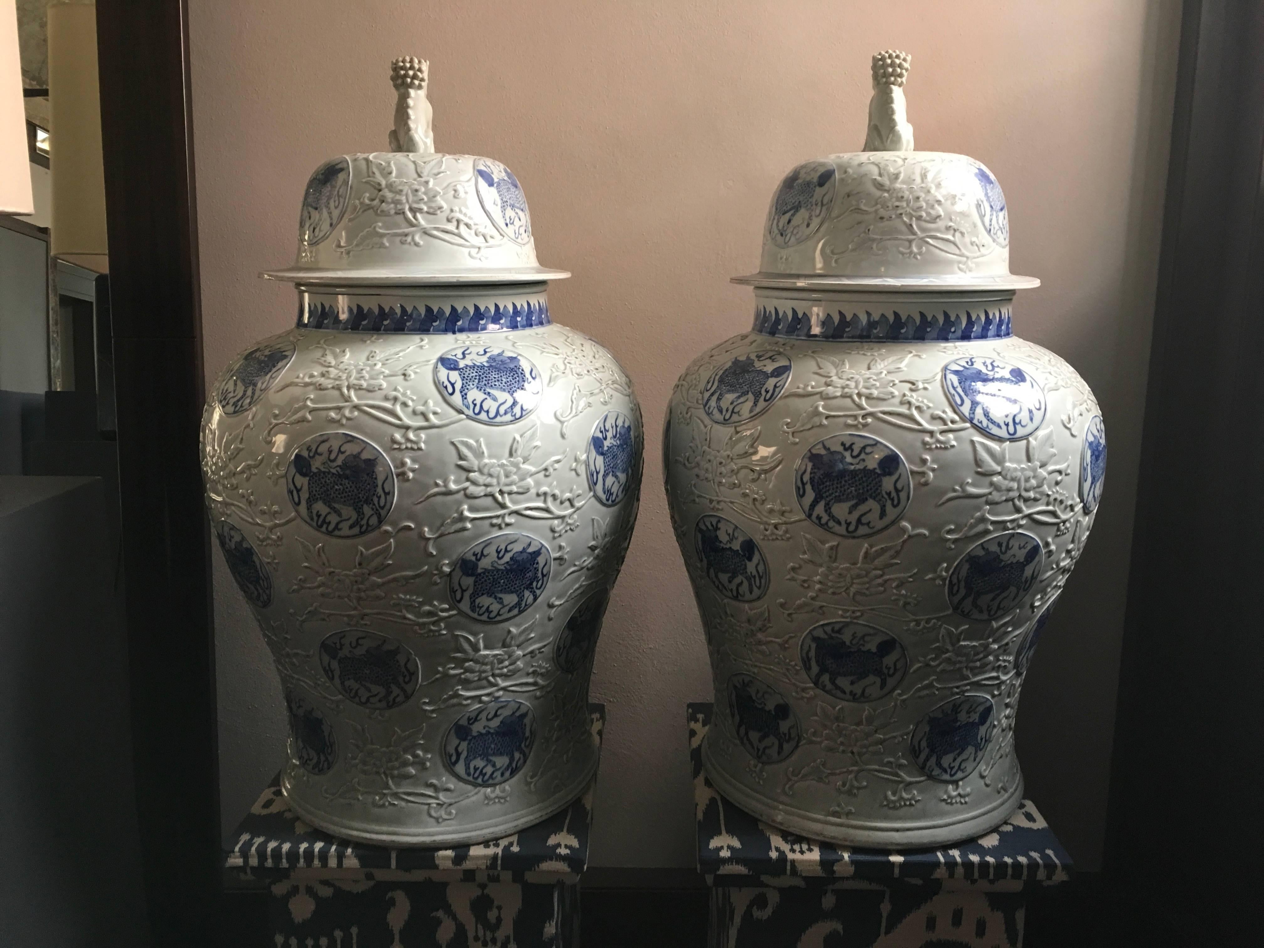 Chinese 1960 China Export Pair Porcelain Blue and White Giant Jars Vases For Sale