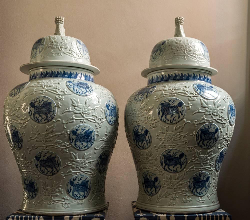 Hand-Painted 1960 China Export Pair Porcelain Blue and White Giant Jars Vases For Sale