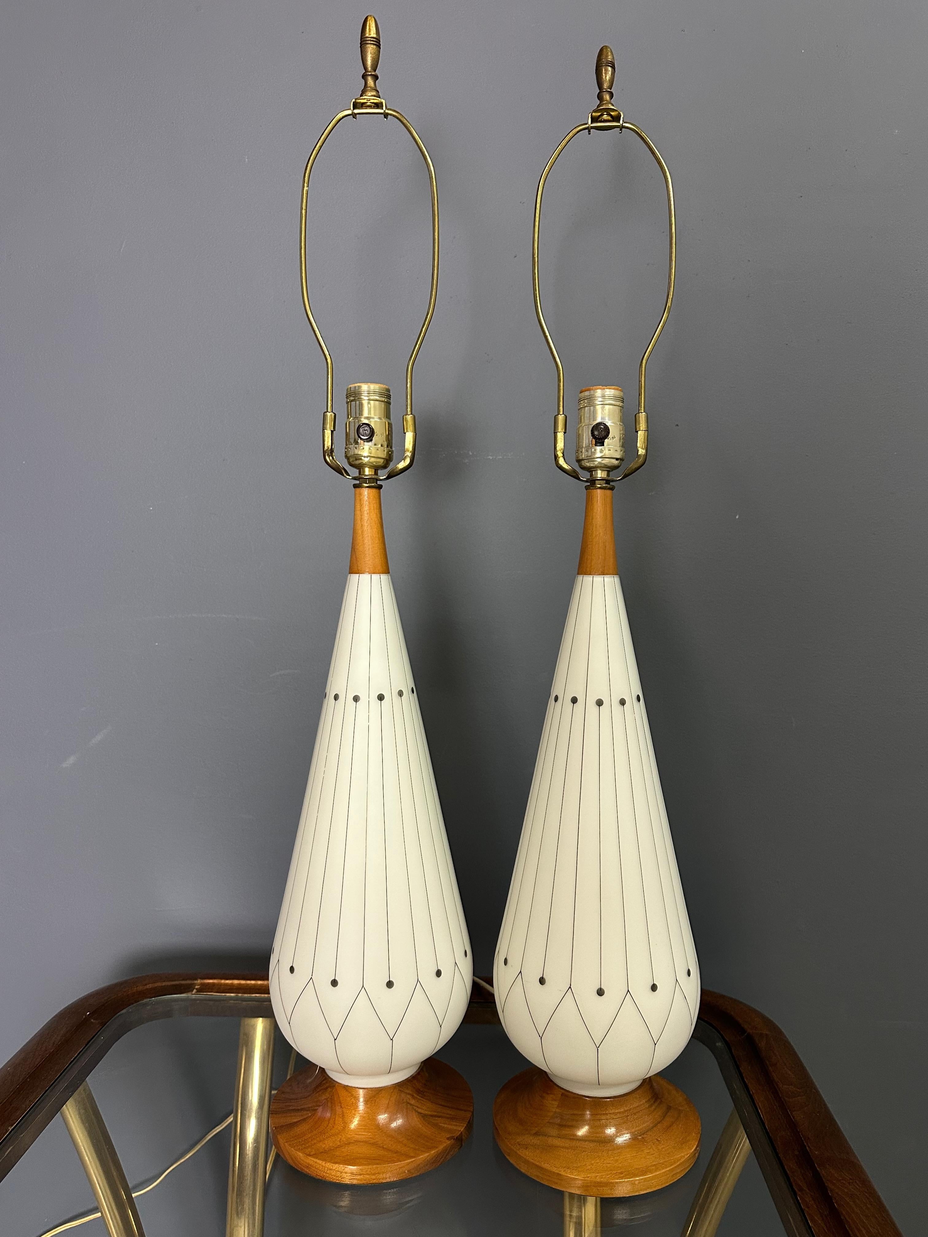 Introduce sleek, modern lighting into your space with this set of Mid-Century Danish Modern Glass & Walnut Table Lamps. The geometric designs add a touch of sophistication, while the walnut base provides a warm, natural element. Elevate your home