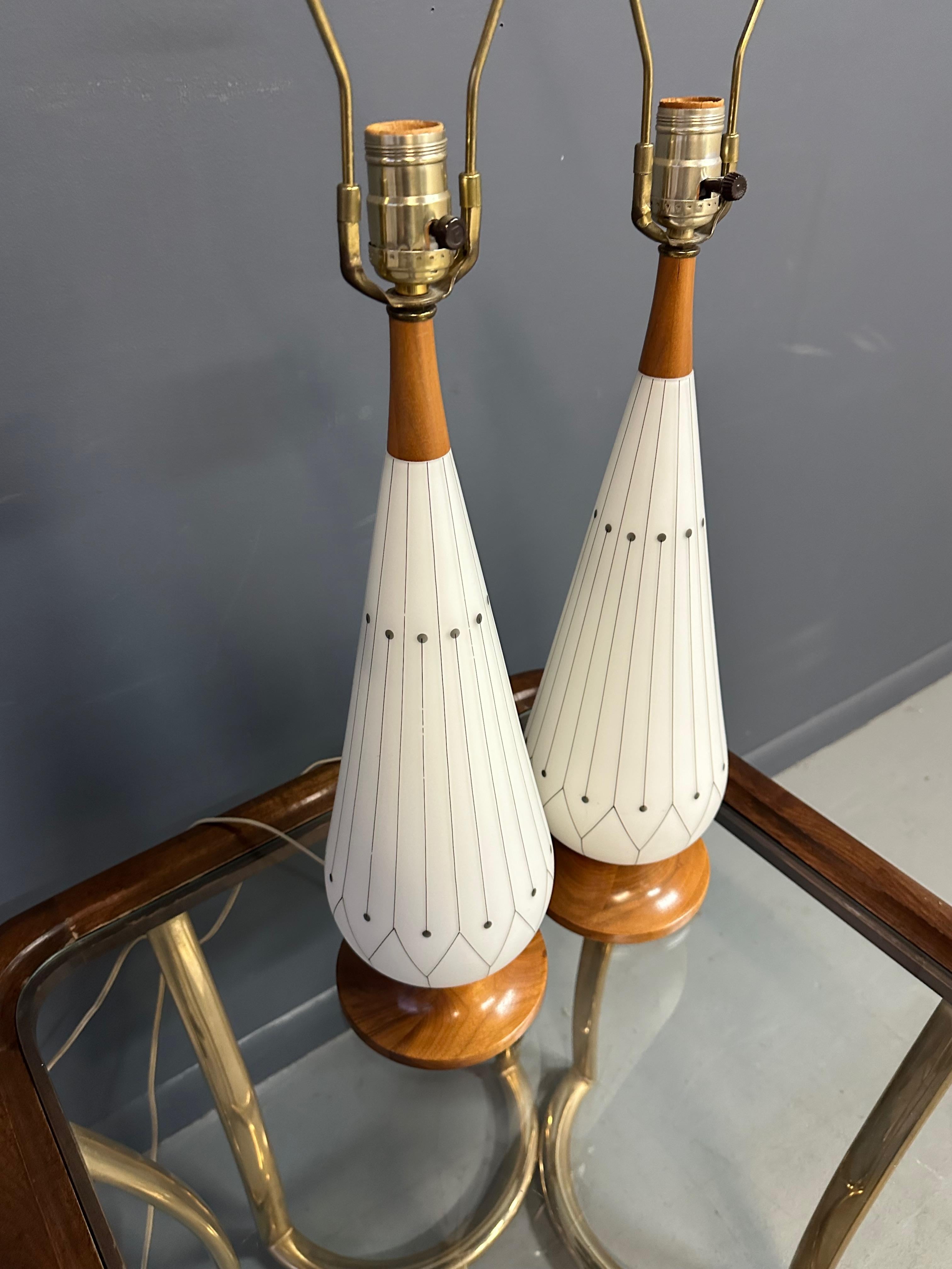 European Midcentury Pair of Danish Glass & Walnut Table Lamps with a Geometric Design For Sale