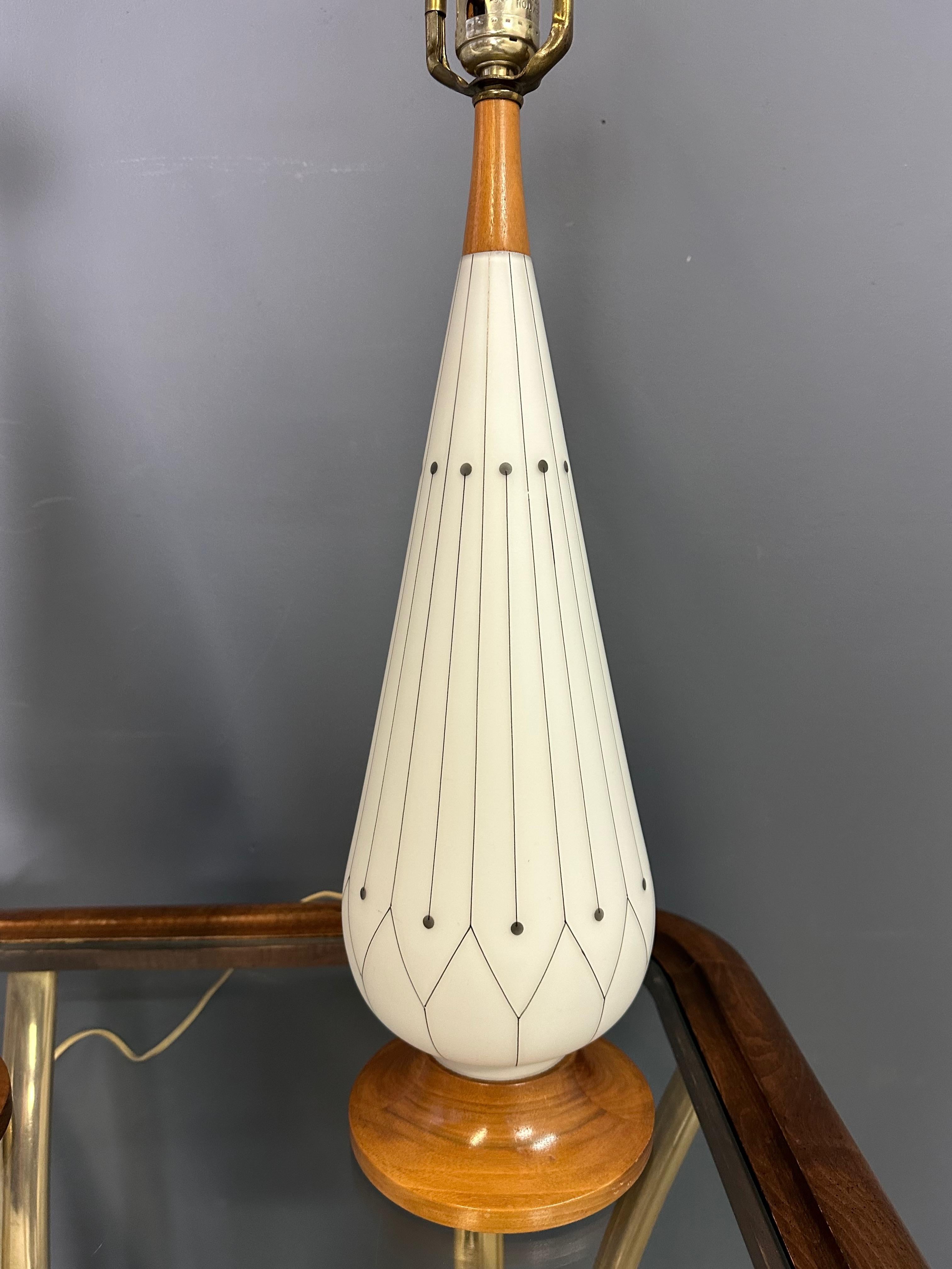 Midcentury Pair of Danish Glass & Walnut Table Lamps with a Geometric Design In Good Condition For Sale In Philadelphia, PA