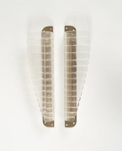 Midcentury Pair of Door Pull Handles in Brass and Lucite, Italy 1950s