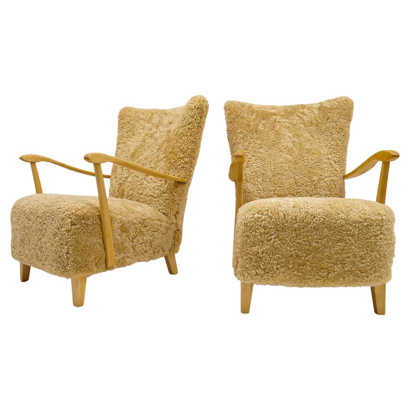 Wonderful armchairs / easy chairs in beech produced for the famous DUX company in Sweden.
Wonderful, detailed, and curved stained beech wood and all new upholstery in quality sheepskin. The sheepskin is honey colored and worked prefect with the