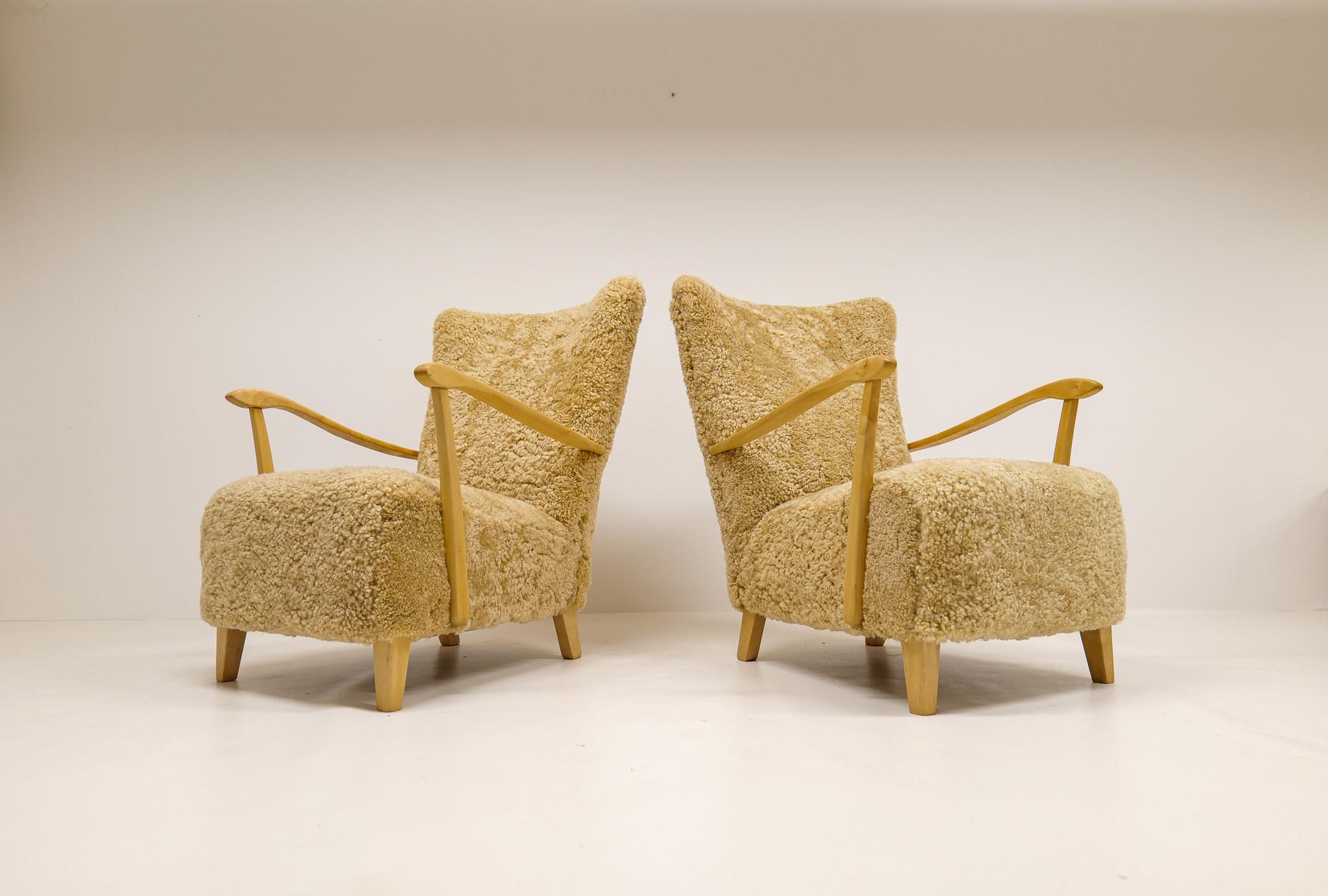 Midcentury Pair of Easy Chairs DUX in Sheepskin shearling, Sweden, 1950s In Good Condition In Hillringsberg, SE